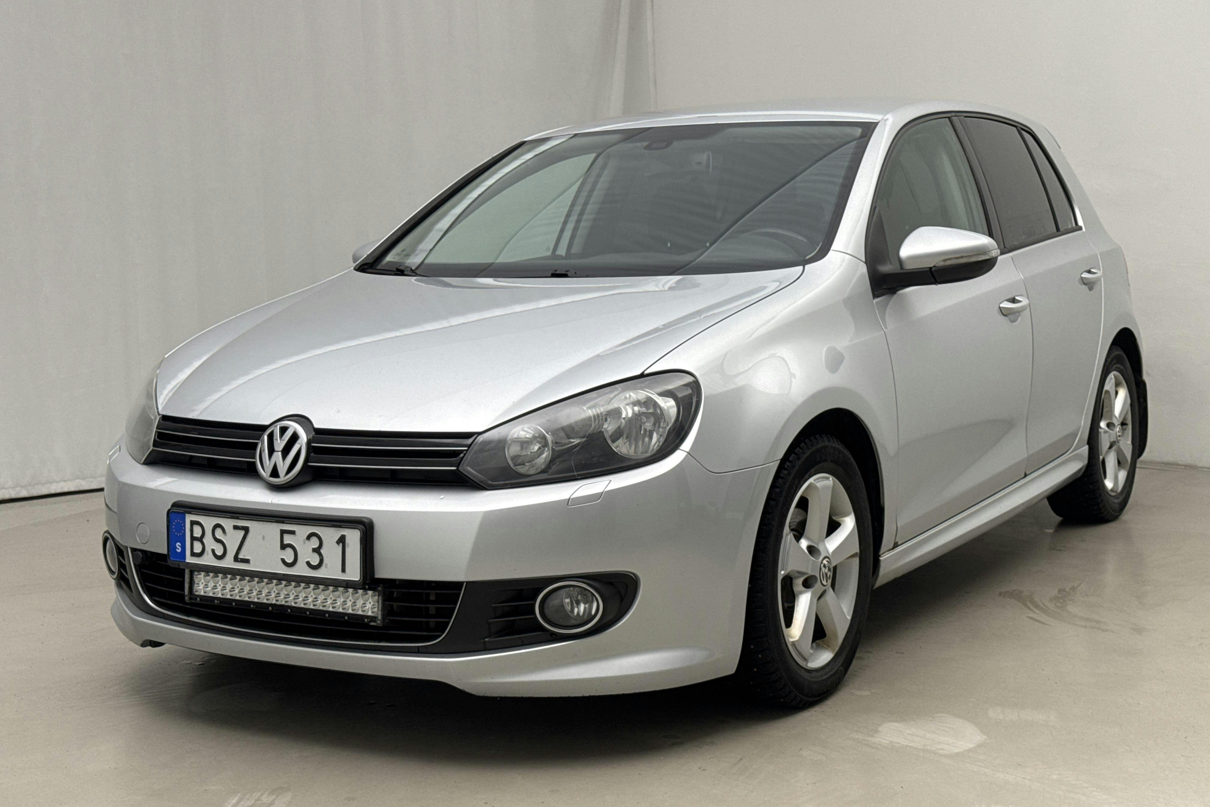 Presentation photo 1 of 19: VW Golf VI 1.6 TDI BlueMotion Technology 5dr (105hk) - 150 450 km - Automatic - silver - 2012