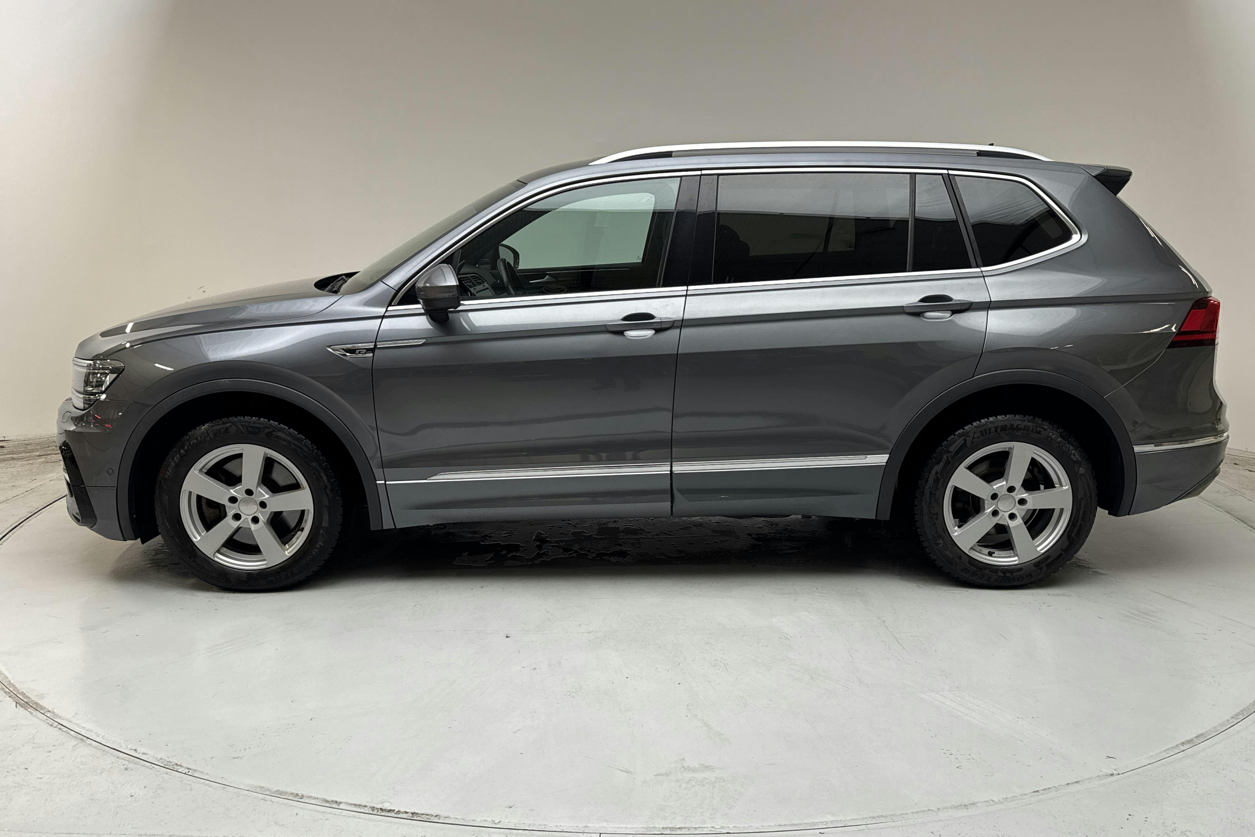 Presentationsfoto 2 av 22: VW Tiguan Allspace 2.0 TDI 4MOTION (190hk) - 11 024 mil - Automat - Dark Grey - 2018