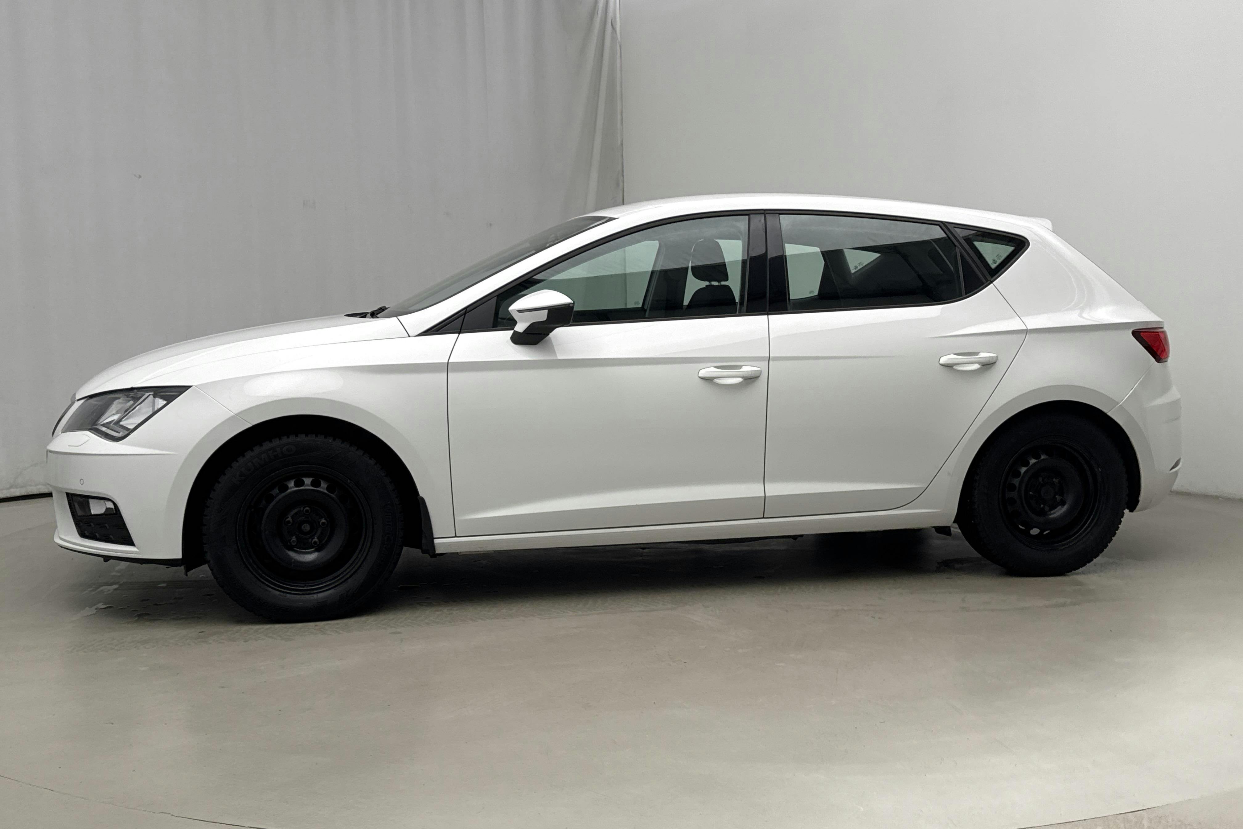 Presentationsfoto 2 av 16: Seat Leon 1.5 TGI 5dr (130hk) - 10 319 mil - Manuell - vit - 2019
