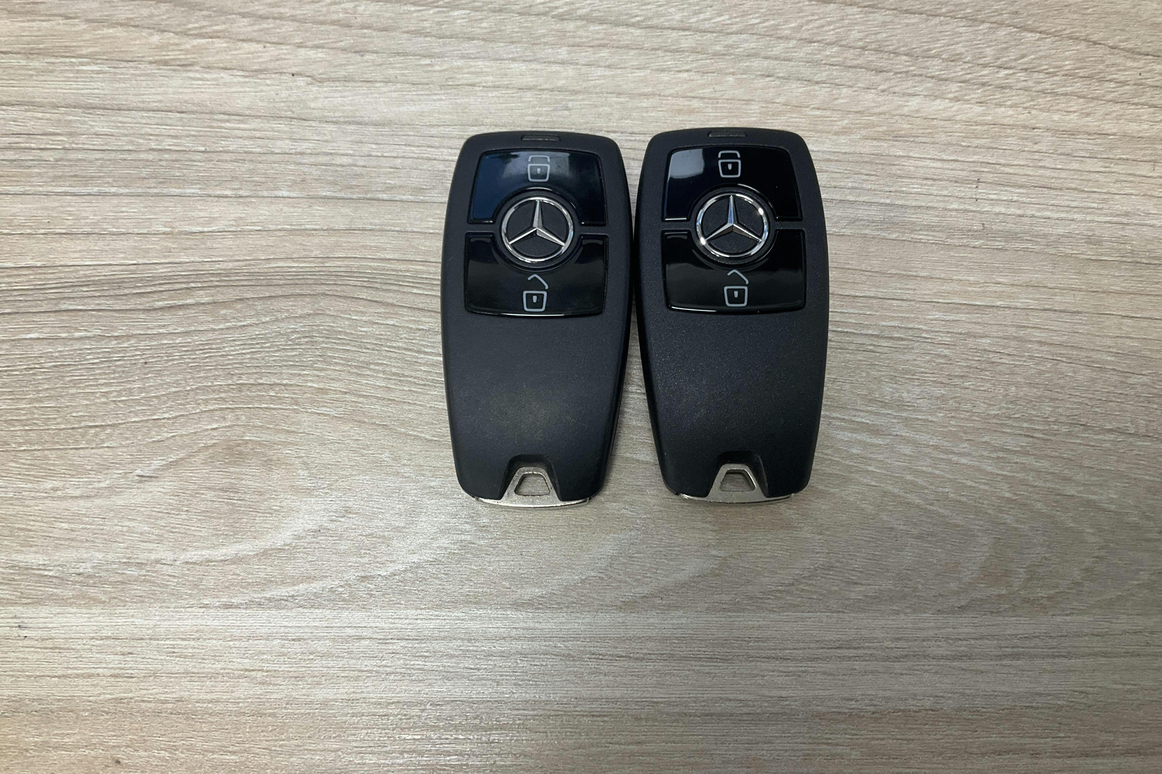 Presentationsfoto 20 av 20: Mercedes Sprinter 319 CDI Skåp RWD (190hk) - 828 mil - Automat - orange - 2025