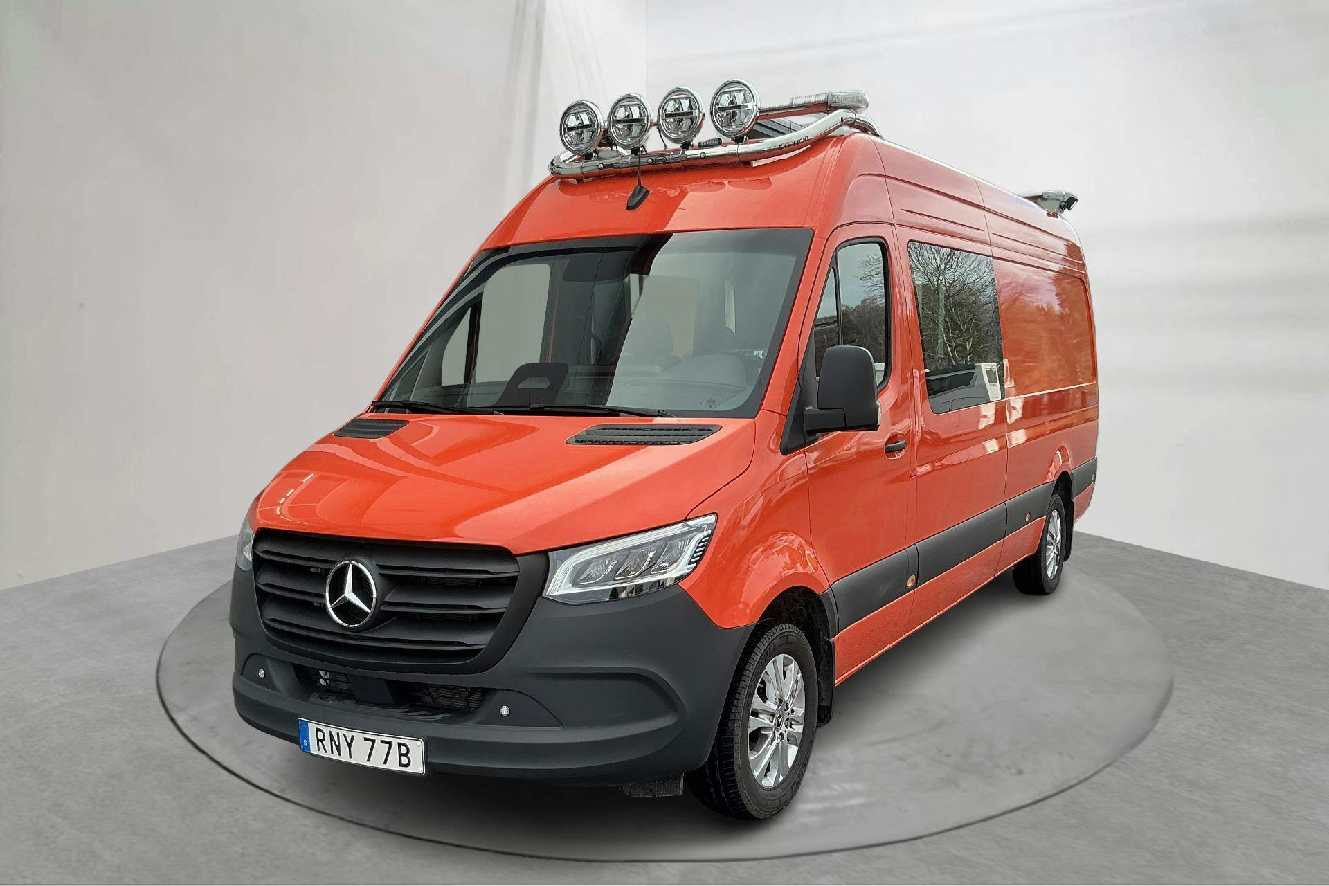Presentationsfoto 1 av 20: Mercedes Sprinter 319 CDI Skåp RWD (190hk) - 828 mil - Automat - orange - 2025