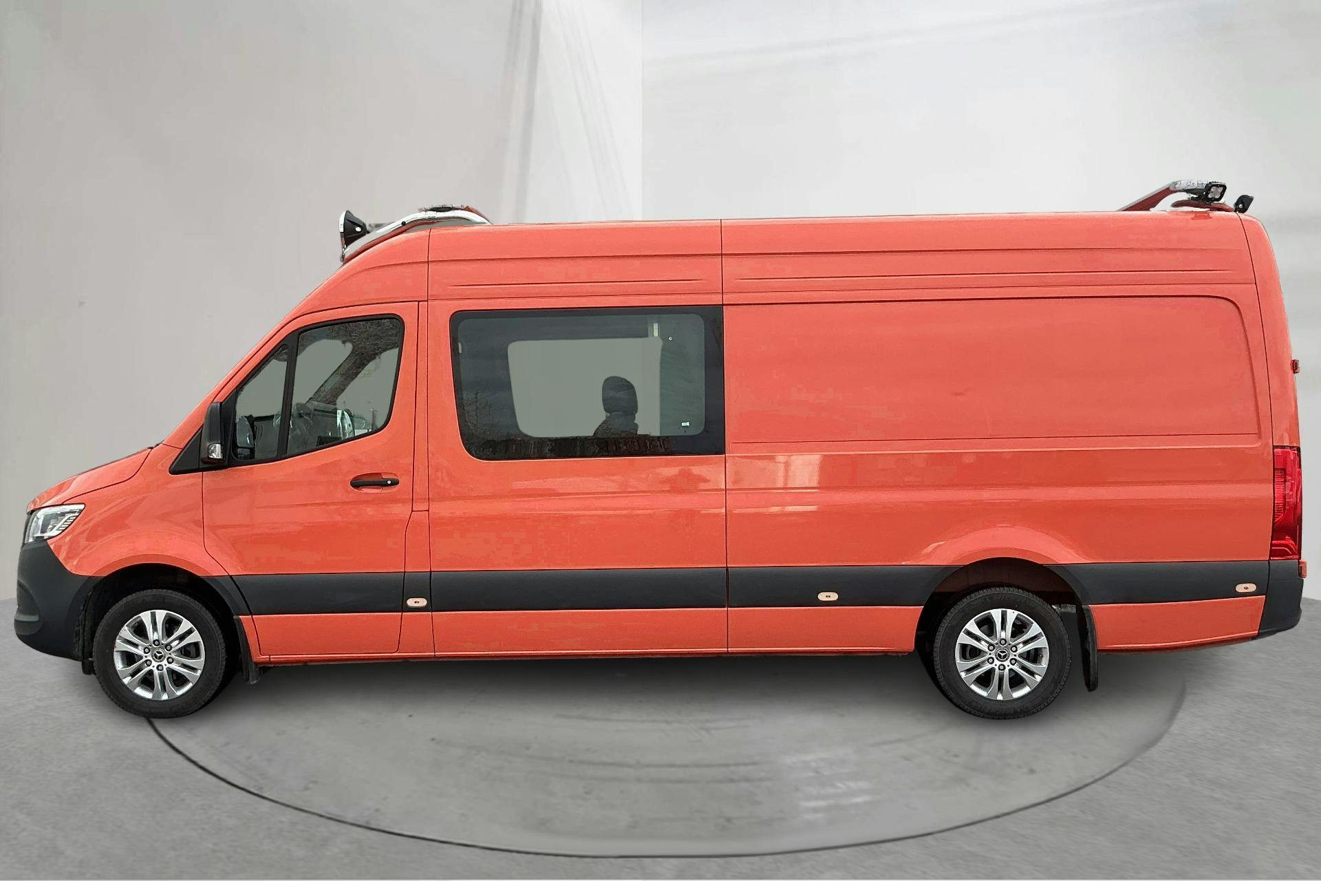 Presentationsfoto 2 av 20: Mercedes Sprinter 319 CDI Skåp RWD (190hk) - 828 mil - Automat - orange - 2025
