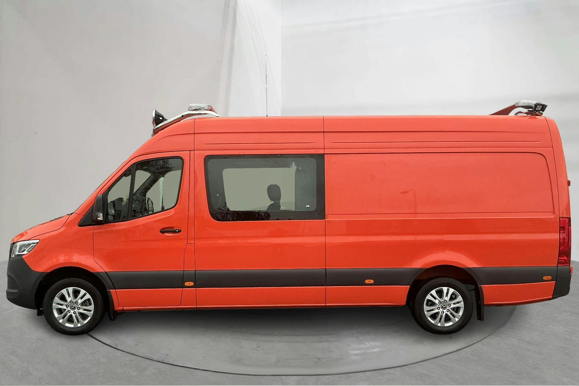 Presentation photo 2 of 21: Mercedes Sprinter 319 CDI Skåp RWD (190hk) - 7 730 km - Automatic - orange - 2025