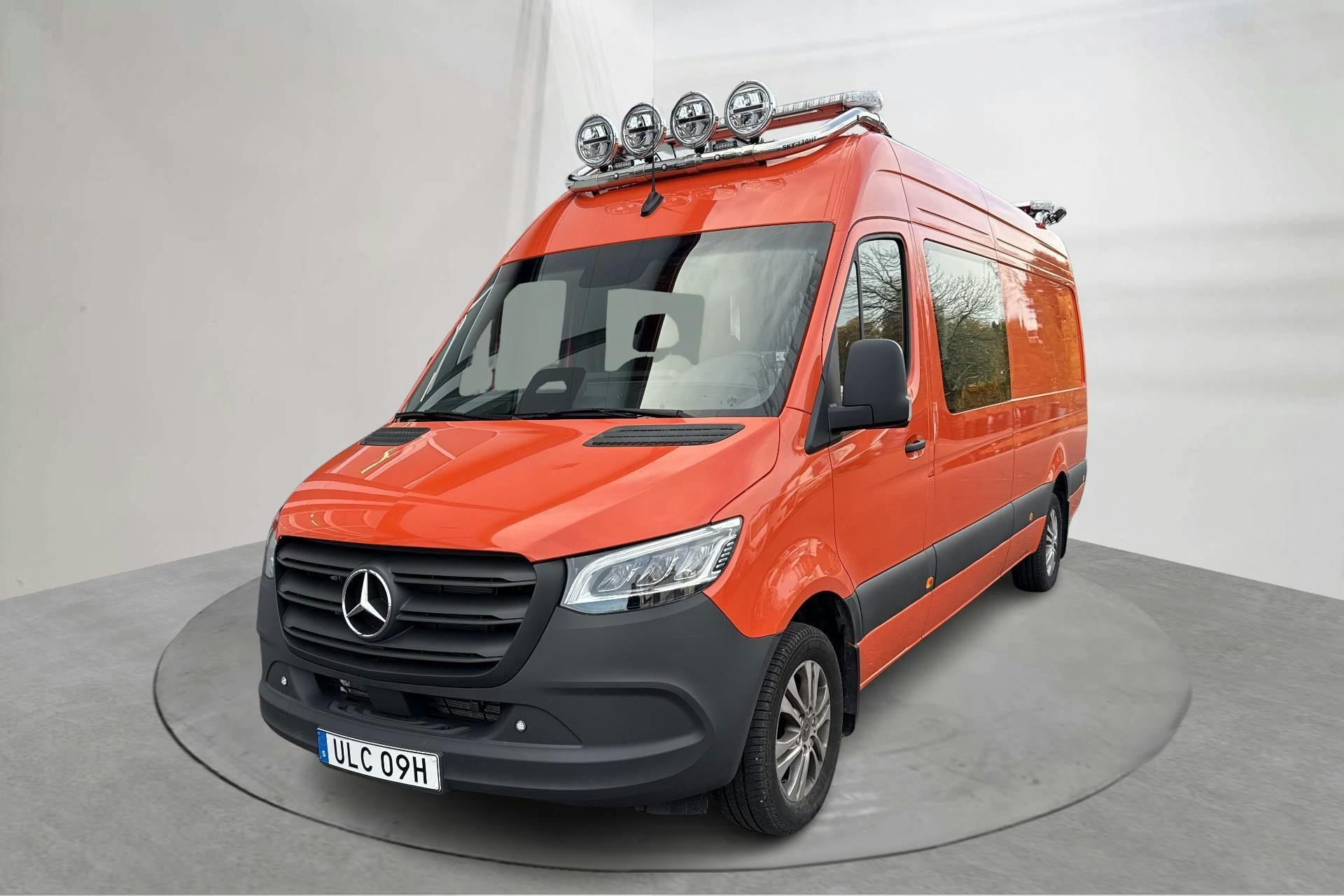 Presentation photo 1 of 24: Mercedes Sprinter 319 CDI Skåp RWD (190hk) - 7 830 km - Automatic - orange - 2025