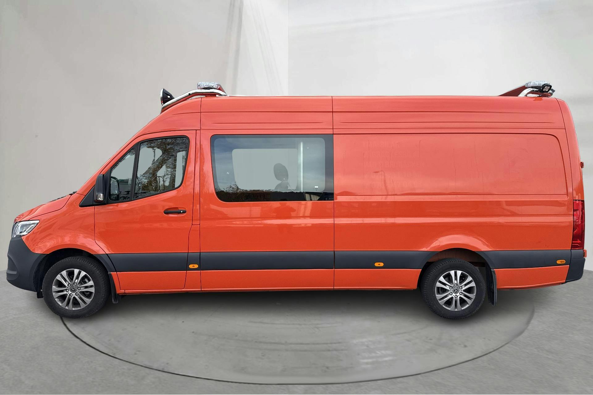 Presentation photo 2 of 24: Mercedes Sprinter 319 CDI Skåp RWD (190hk) - 7 830 km - Automatic - orange - 2025