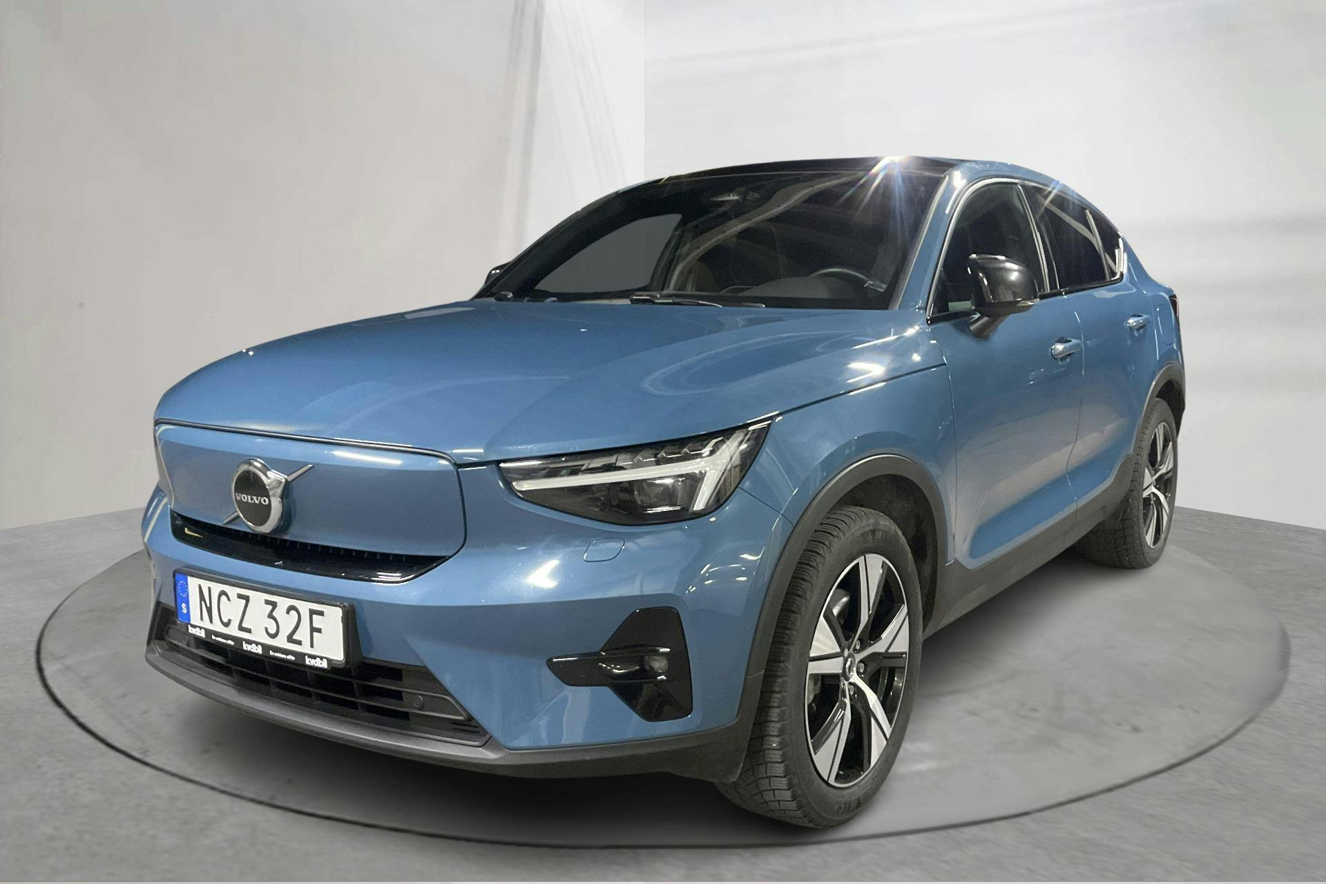 Presentationsfoto 1 av 18: Volvo C40 Recharge (231hk) - 6 770 mil - Automat - blå - 2023