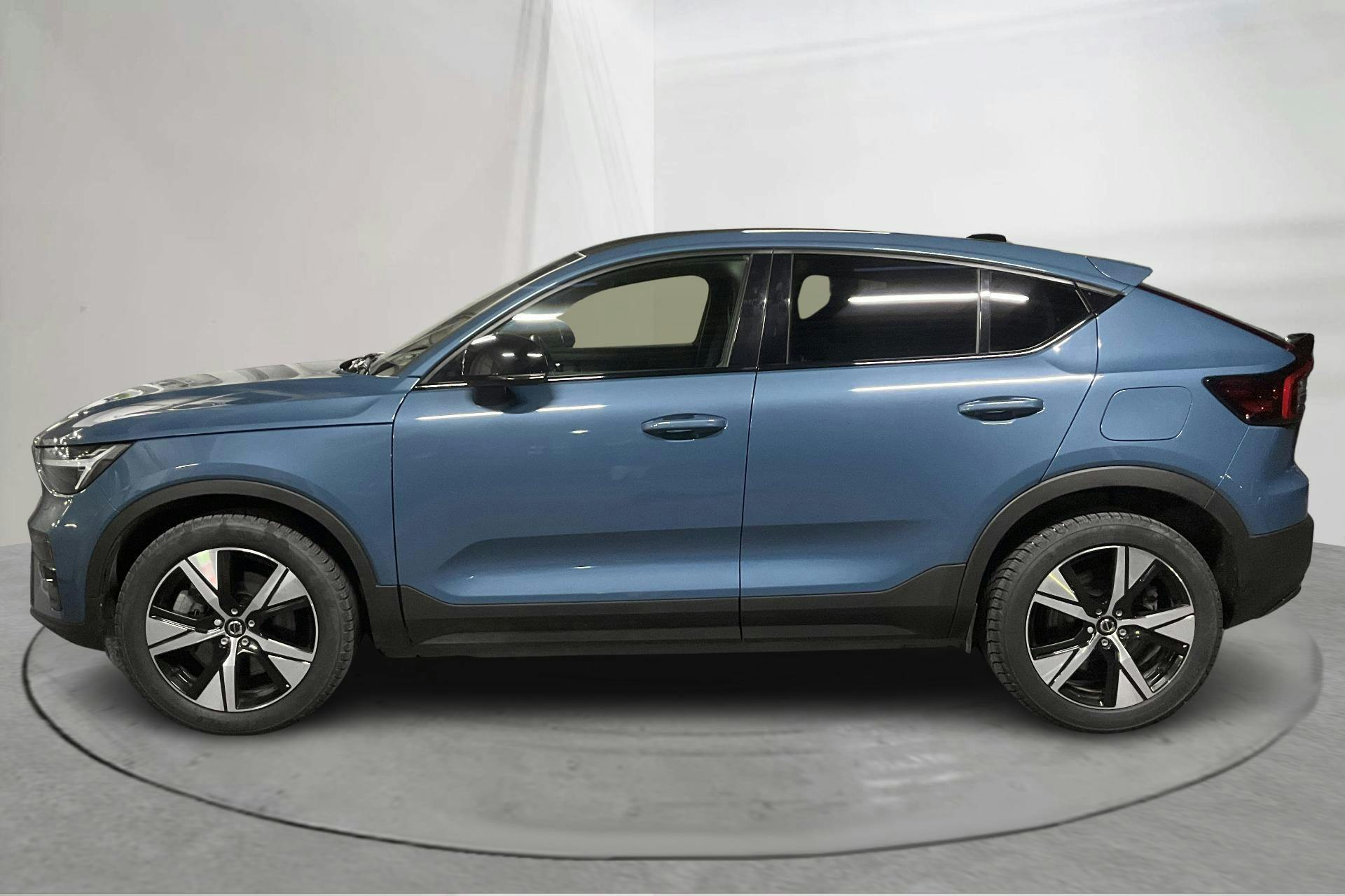 Presentationsfoto 2 av 18: Volvo C40 Recharge (231hk) - 6 770 mil - Automat - blå - 2023