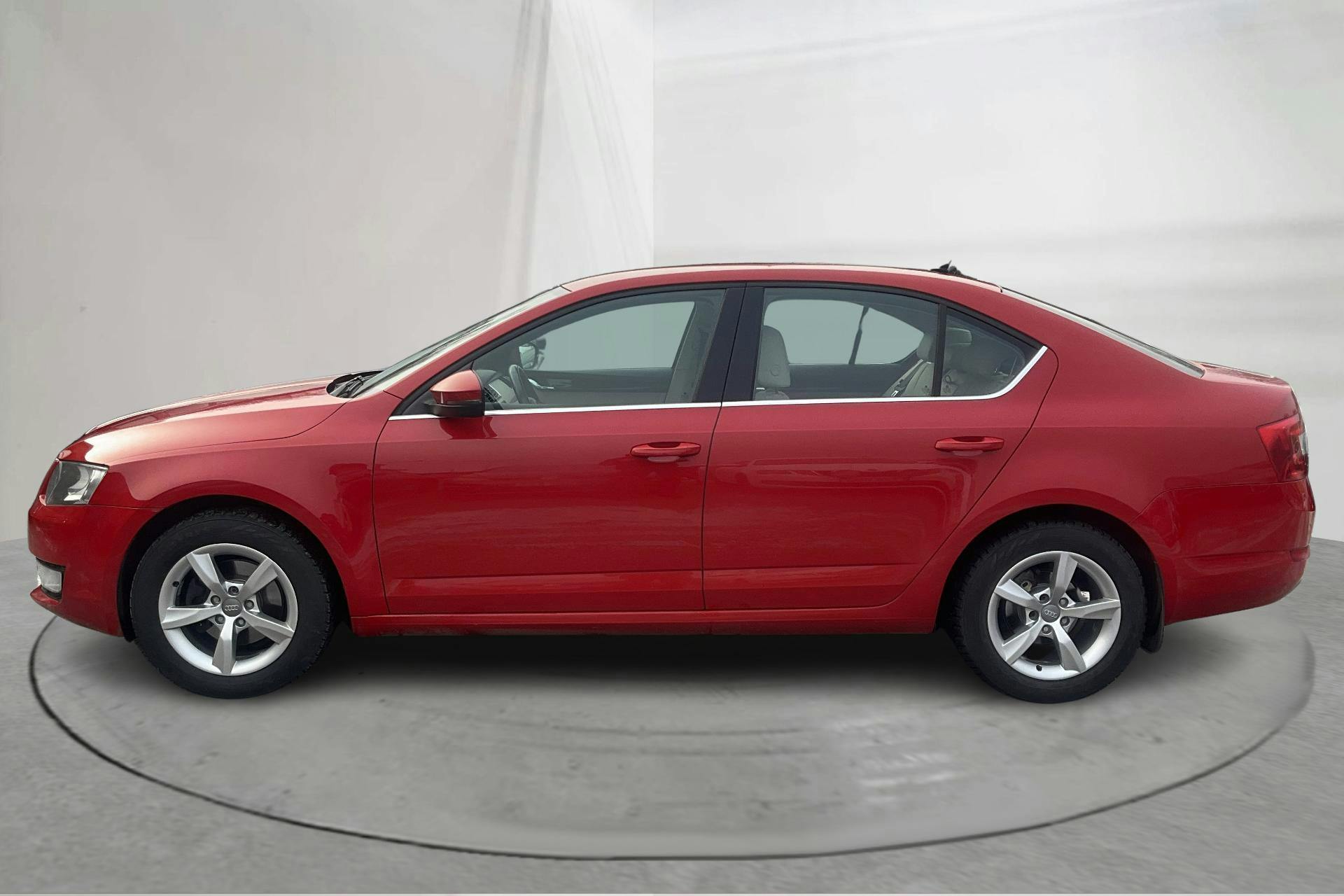 Presentation photo 2 of 14: Skoda Octavia III 1.2 TSI (105hk) - 154 170 km - Automatic - red - 2014