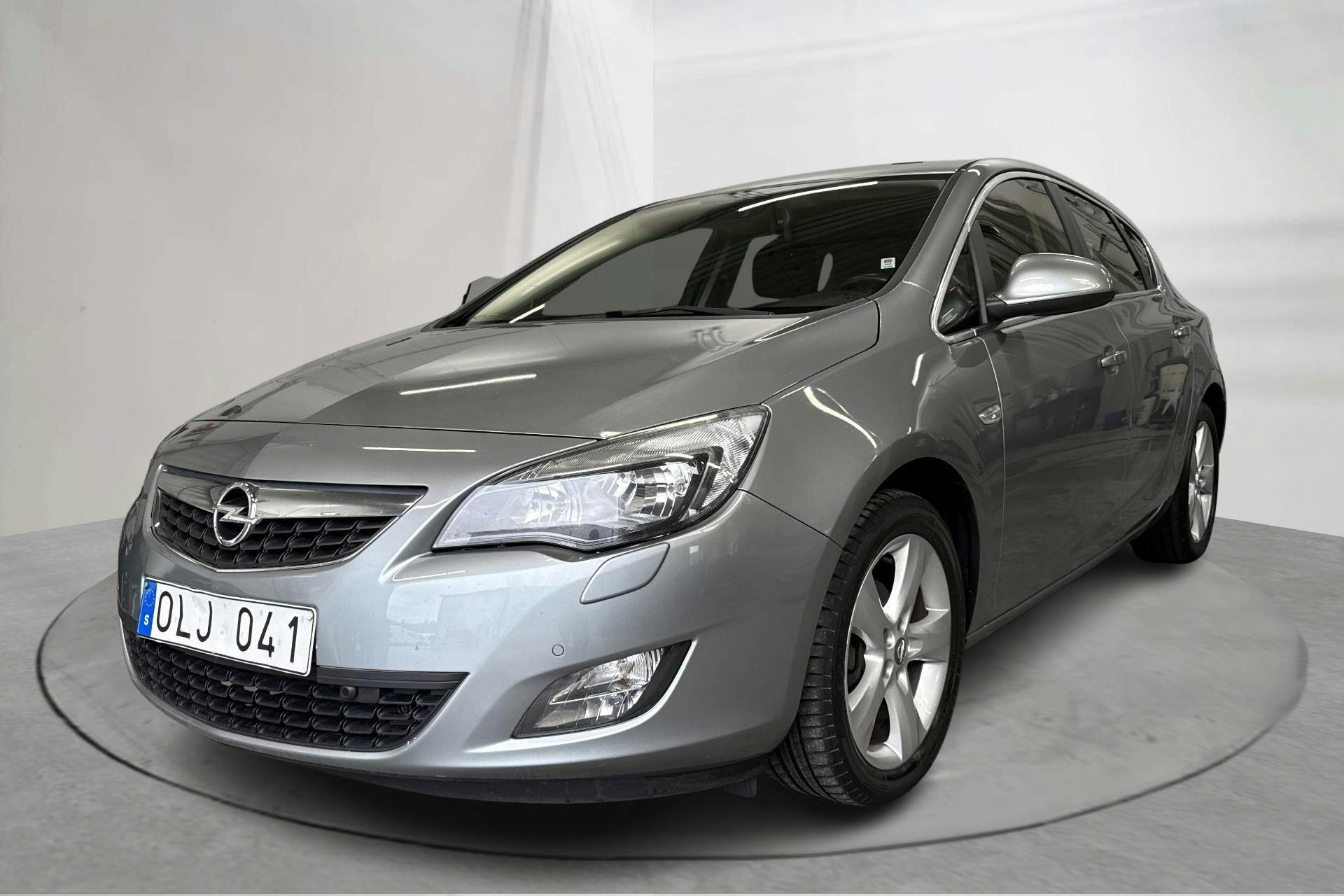 Opel Astra 1.4 Turbo ECOTEC 5dr (140hk) - 125 830 km - Manual - gray - 2011