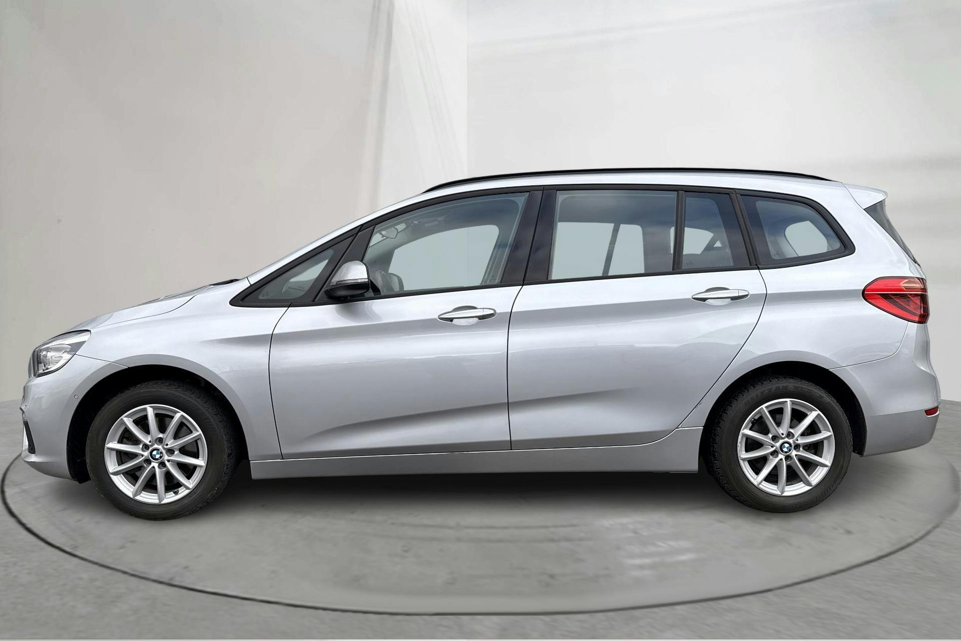 Presentationsfoto 2 av 15: BMW 218i Gran Tourer, F46 (136hk) - 11 601 mil - Automat - silver - 2016