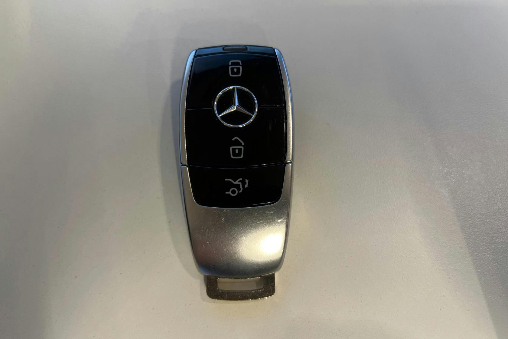 Presentation photo 30 of 30: Mercedes E 200 Cabriolet A238 (197hk) - 52 950 km - Automatic - white - 2020