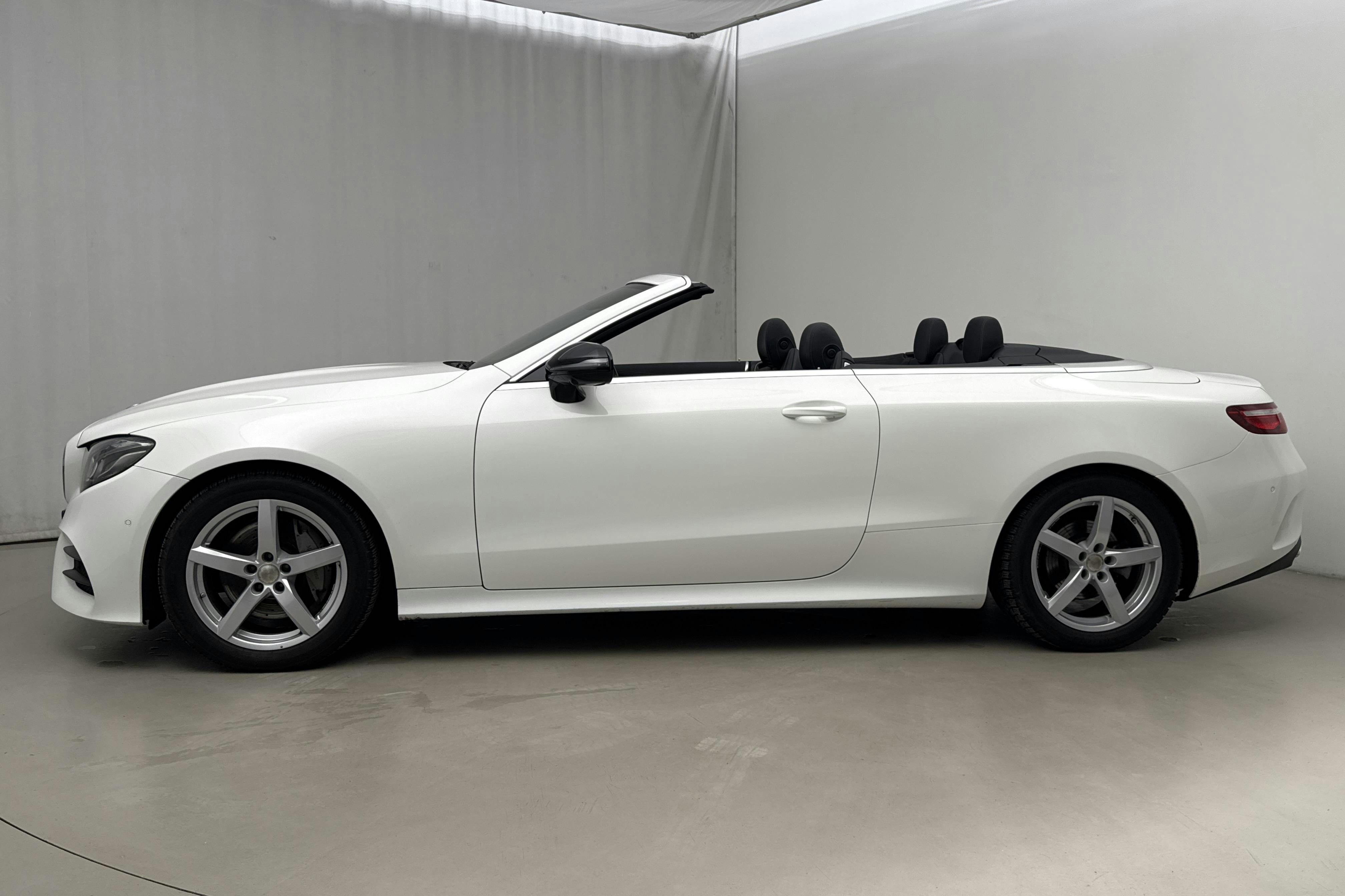 Presentation photo 2 of 30: Mercedes E 200 Cabriolet A238 (197hk) - 52 950 km - Automatic - white - 2020