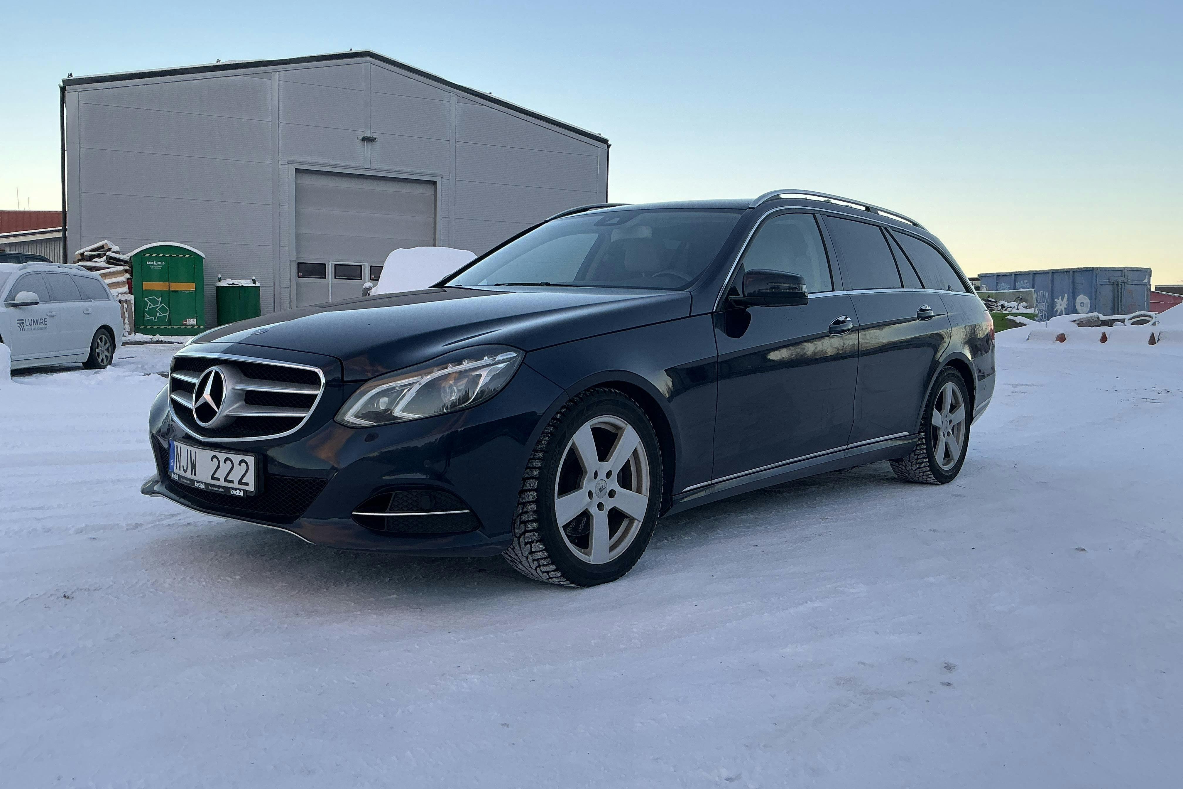 Presentation photo 1 of 15: Mercedes E 300 BlueTEC Hybrid Kombi S212 (204hk) - 209 110 km - Automatic - Dark Blue - 2013
