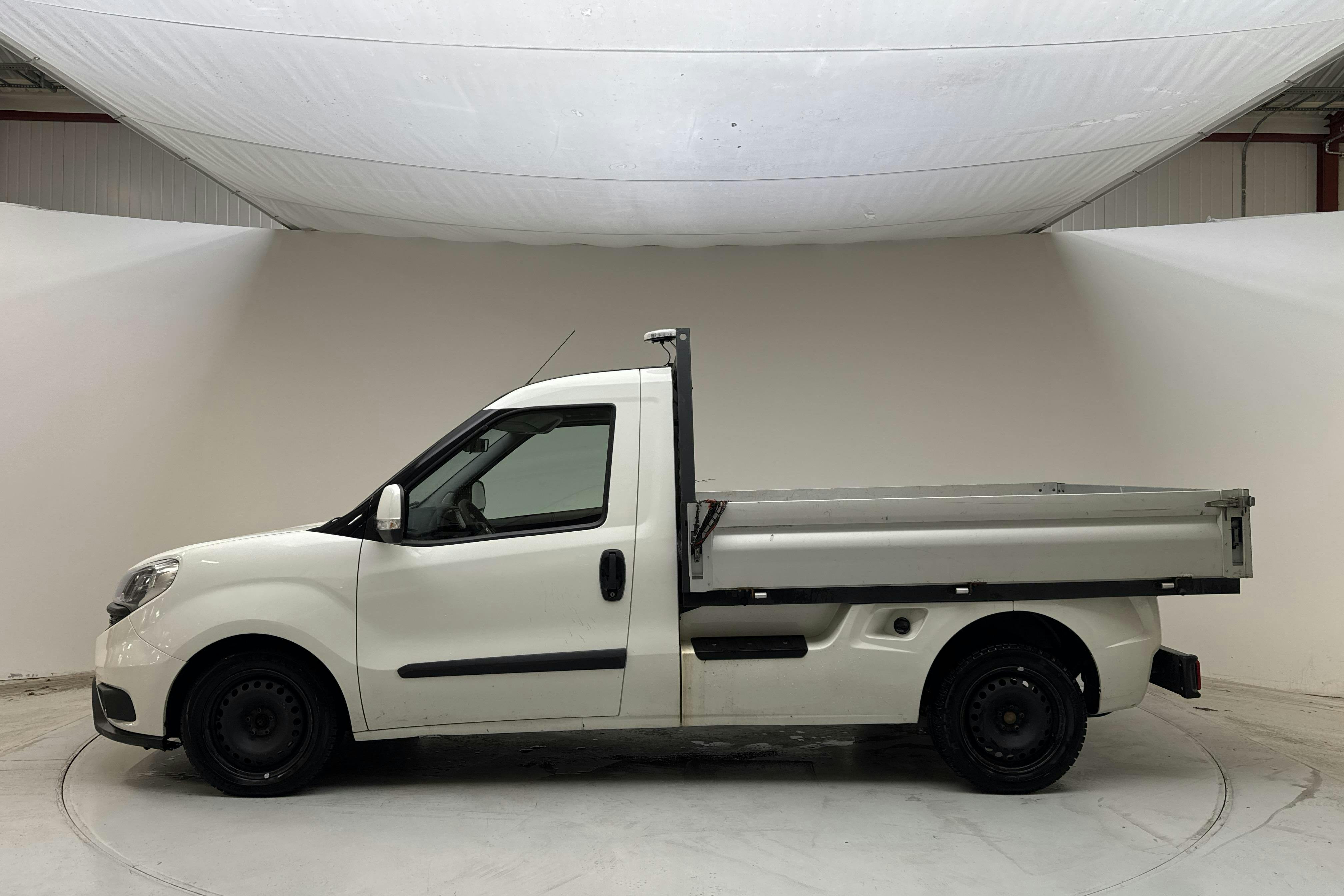 Presentationsfoto 2 av 9: Fiat Doblo Cargo 1.6 MJT (105hk) - 10 348 mil - Manuell - vit - 2016