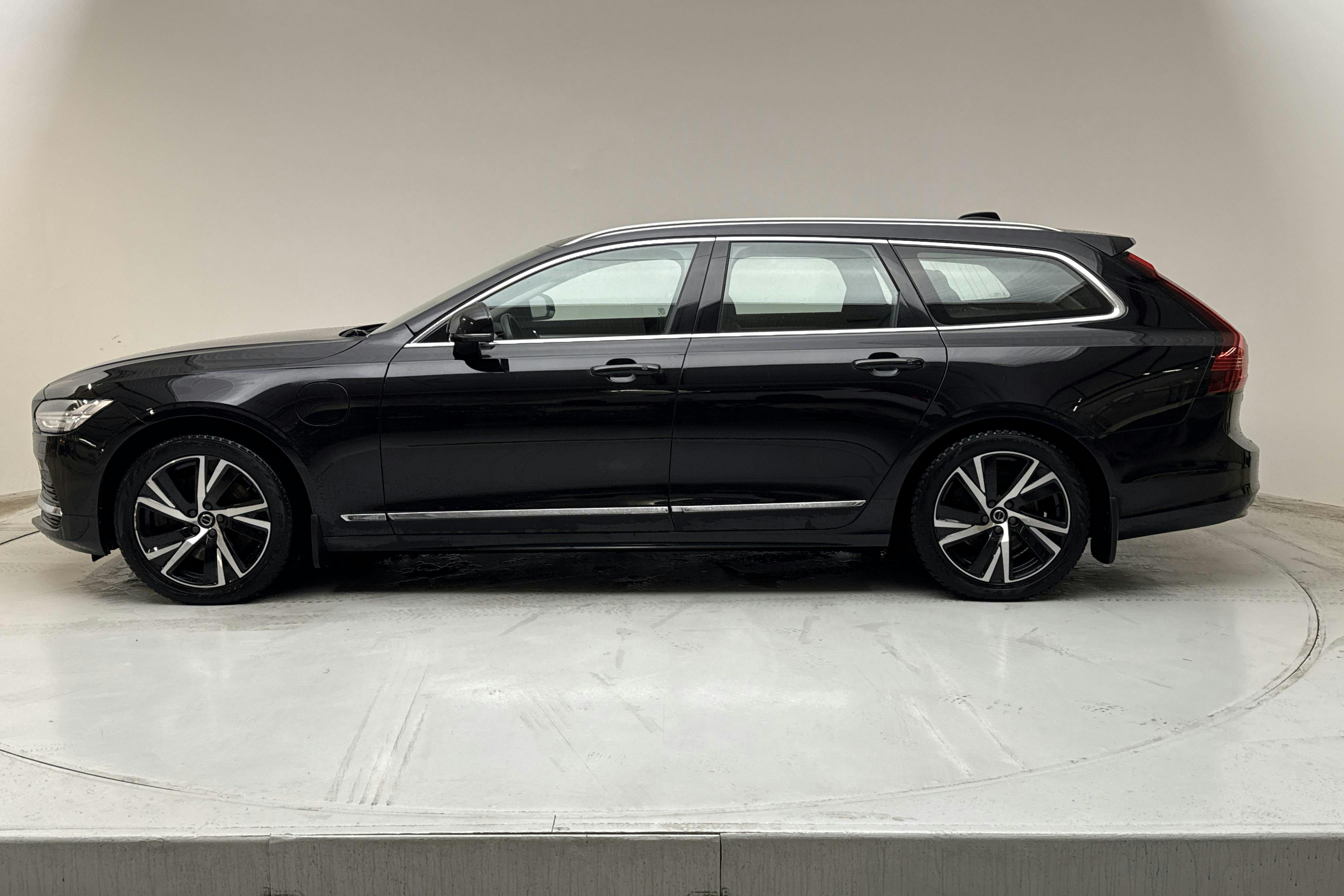 Presentation photo 2 of 17: Volvo V90 T6 AWD Twin Engine (340hk) - 99 760 km - Automatic - black - 2022