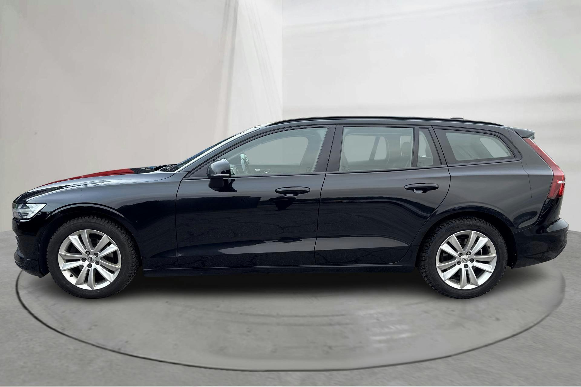 Presentationsfoto 2 av 13: Volvo V60 D4 (190hk) - 14 510 mil - Automat - svart - 2020