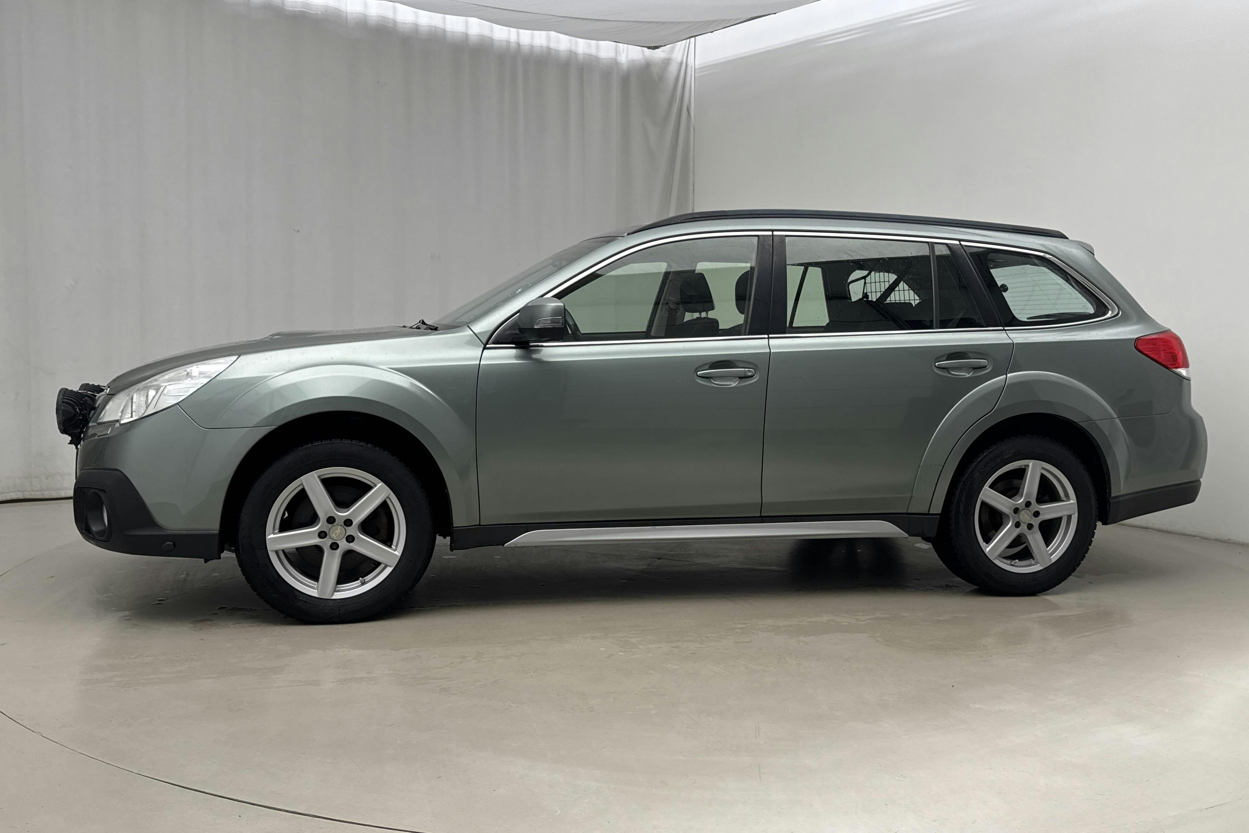 Presentationsfoto 2 av 22: Subaru Outback 2.0D (150hk) - 22 001 mil - Automat - Light Green - 2014