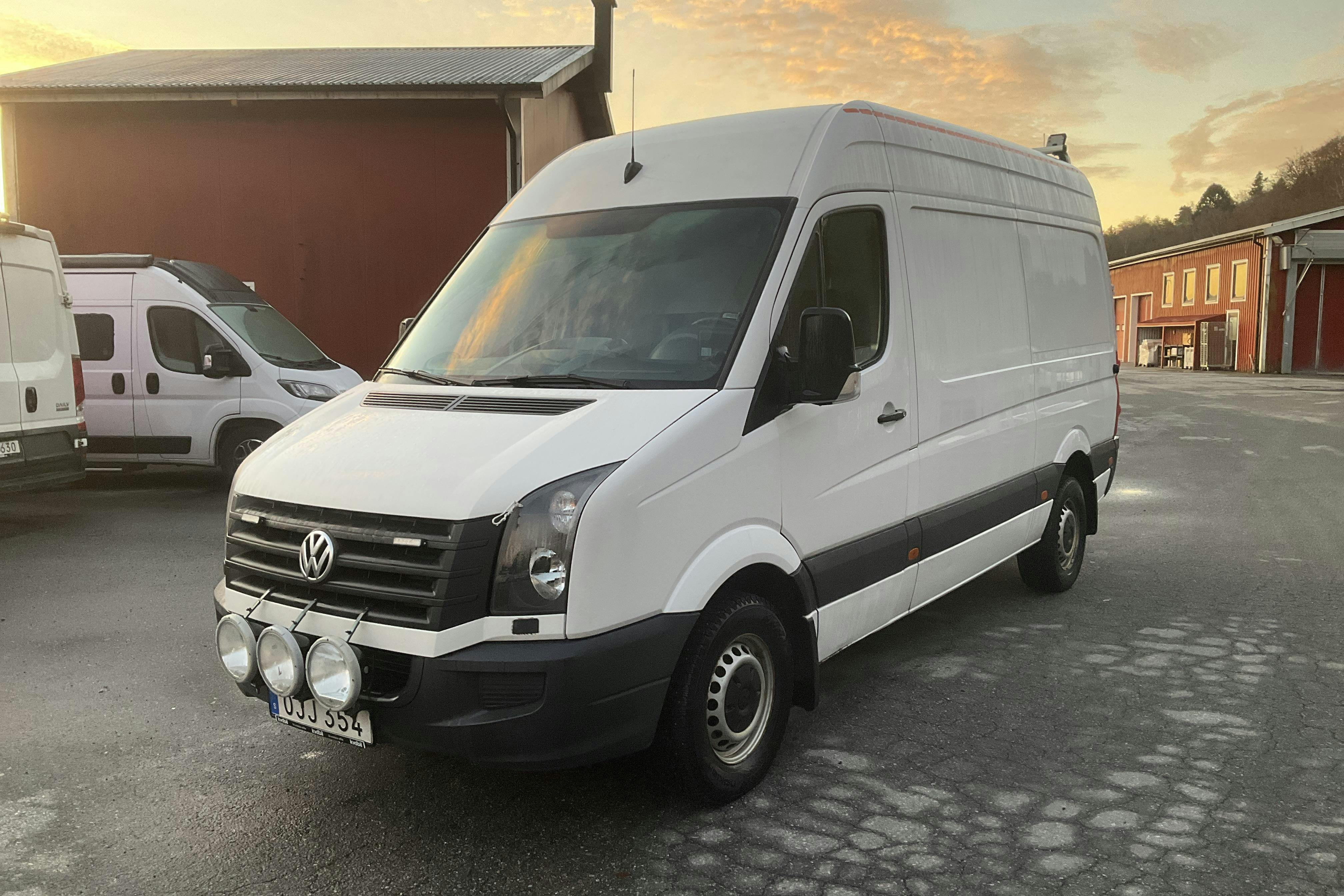 Presentation photo 1 of 14: VW Crafter 35 2.0 TDI Skåp (163hk) - 221 100 km - Manual - white - 2016