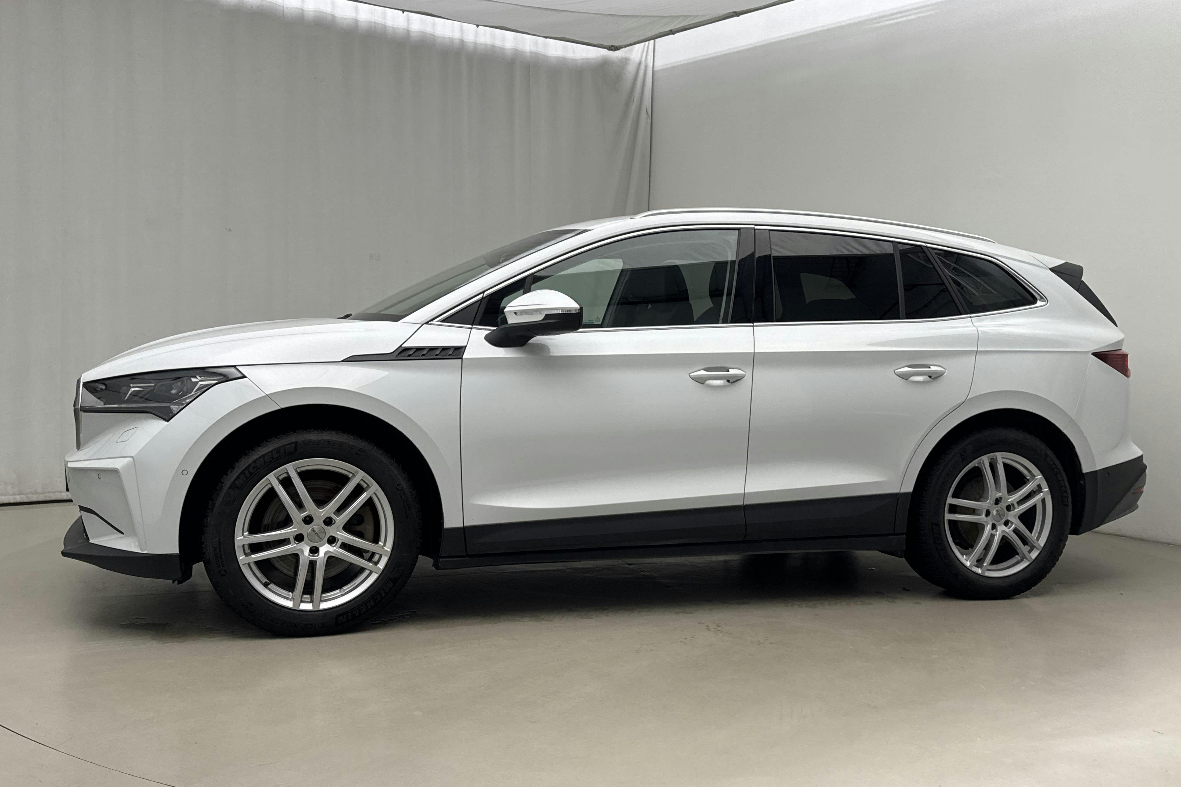 Presentationsfoto 2 av 23: Skoda Enyaq iV 80 (204hk) - 8 270 mil - Automat - vit - 2022