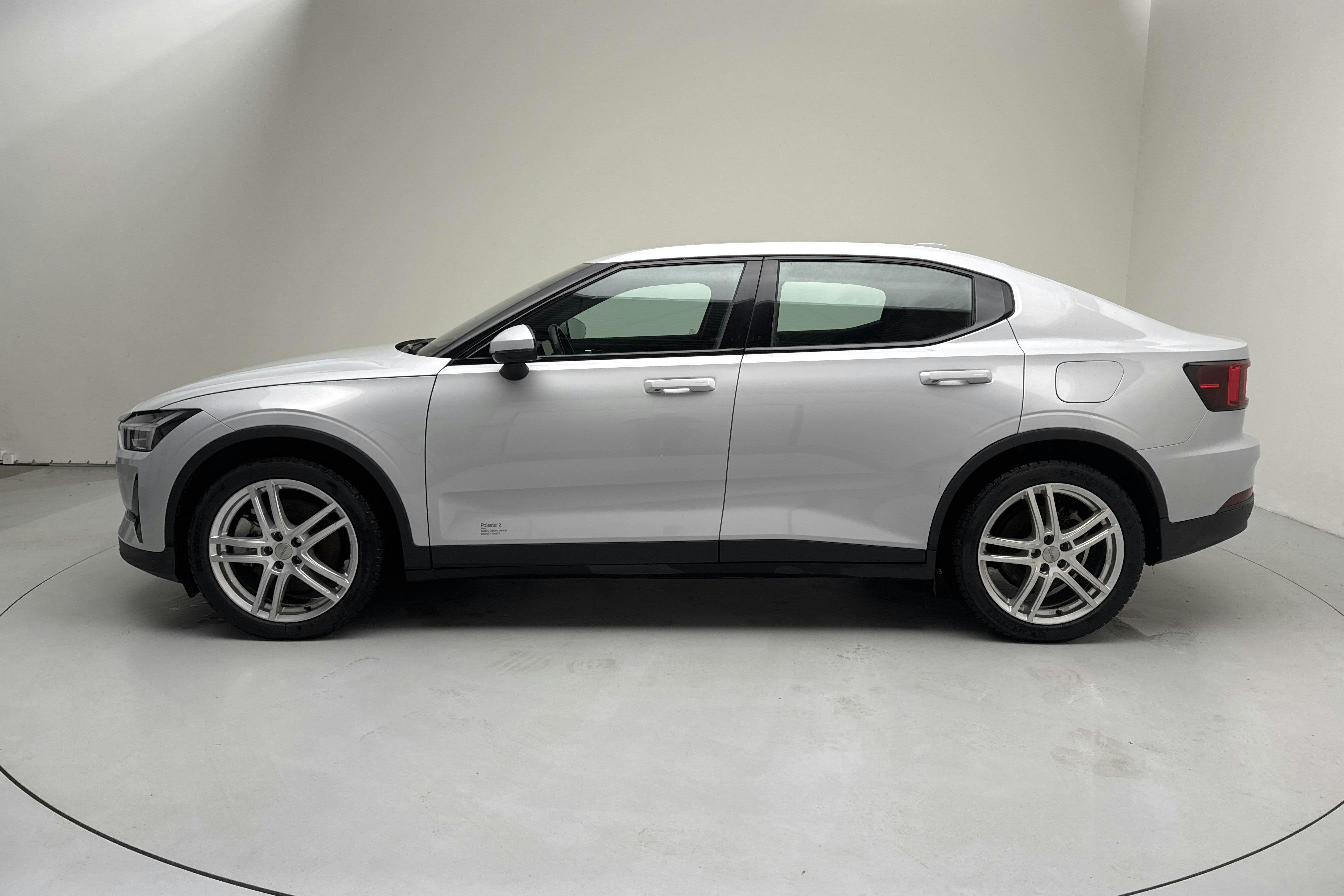 Presentation photo 2 of 14: Polestar 2 Standard range Single motor (231hk) - 70 740 km - Automatic - silver - 2023