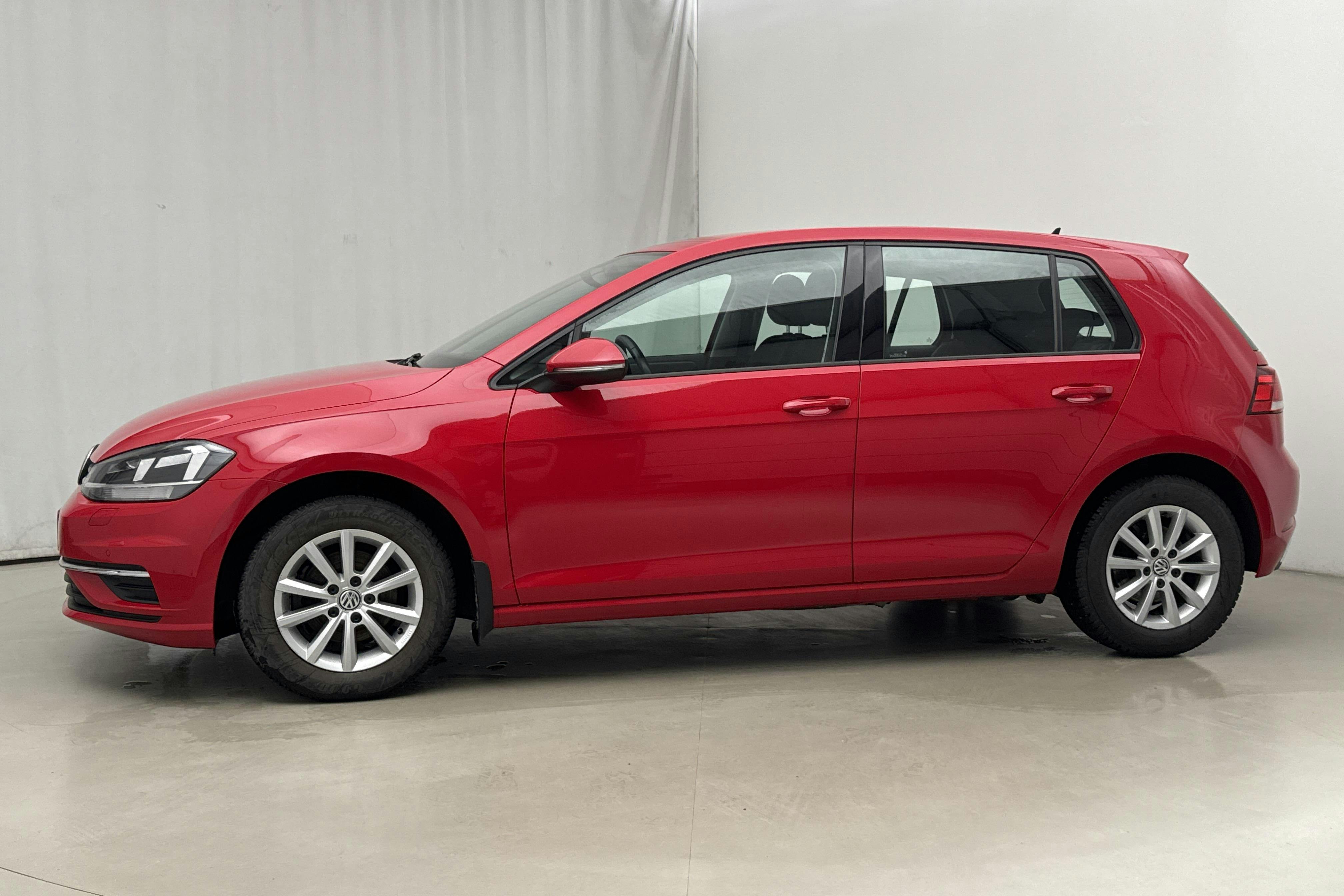 Presentationsfoto 2 av 16: VW Golf VII 1.0 TSI 5dr (110hk) - 7 065 mil - Manuell - röd - 2018