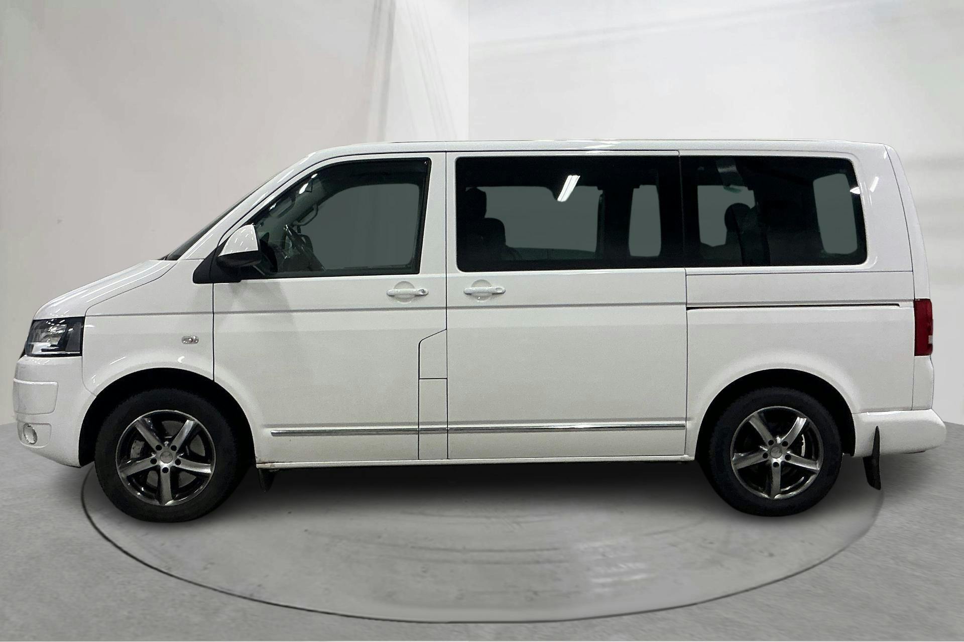 Presentationsfoto 2 av 16: VW Multivan T5 2.0 TDI 4MOTION (180hk) - 16 220 mil - Automat - vit - 2014