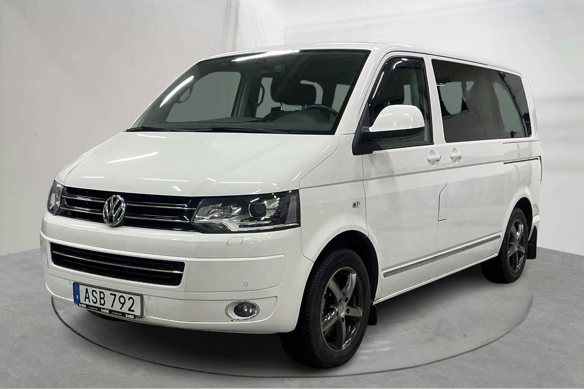 Presentationsfoto 1 av 16: VW Multivan T5 2.0 TDI 4MOTION (180hk) - 16 220 mil - Automat - vit - 2014