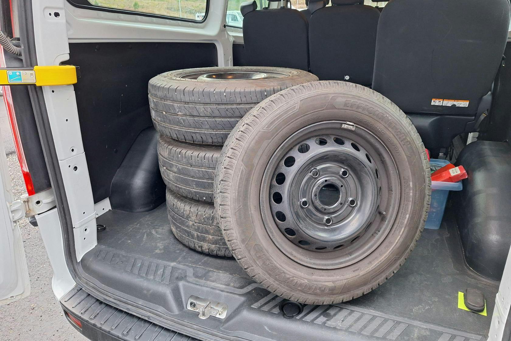 Esittelykuva 15 osoitteesta 15: Ford Transit Kombi 330 (130hk) - 90 080 km - Automaattinen - valkoinen - 2021