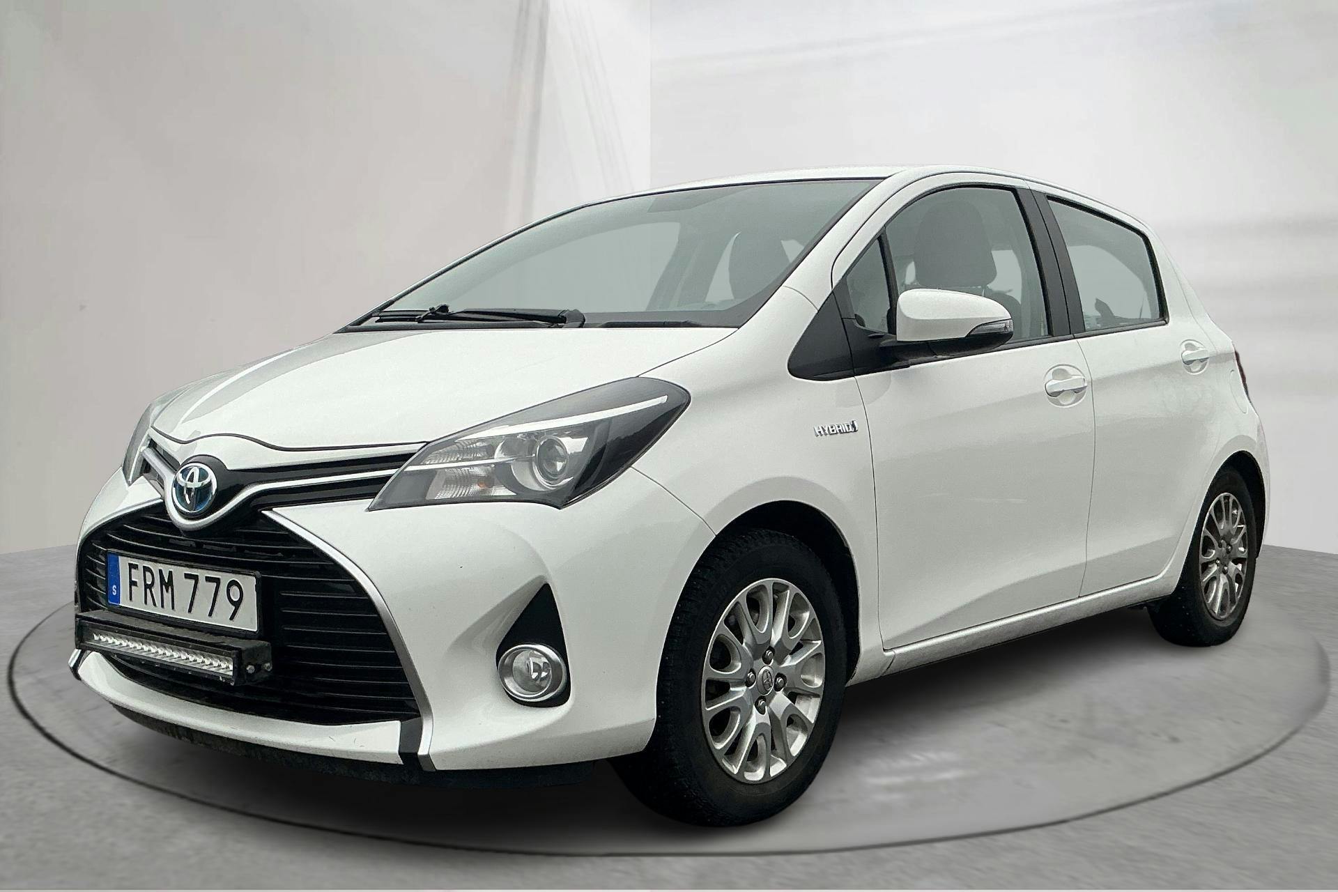 Toyota Yaris 1.5 HSD 5dr (75hk) - 13 395 mil - Automat - vit - 2015