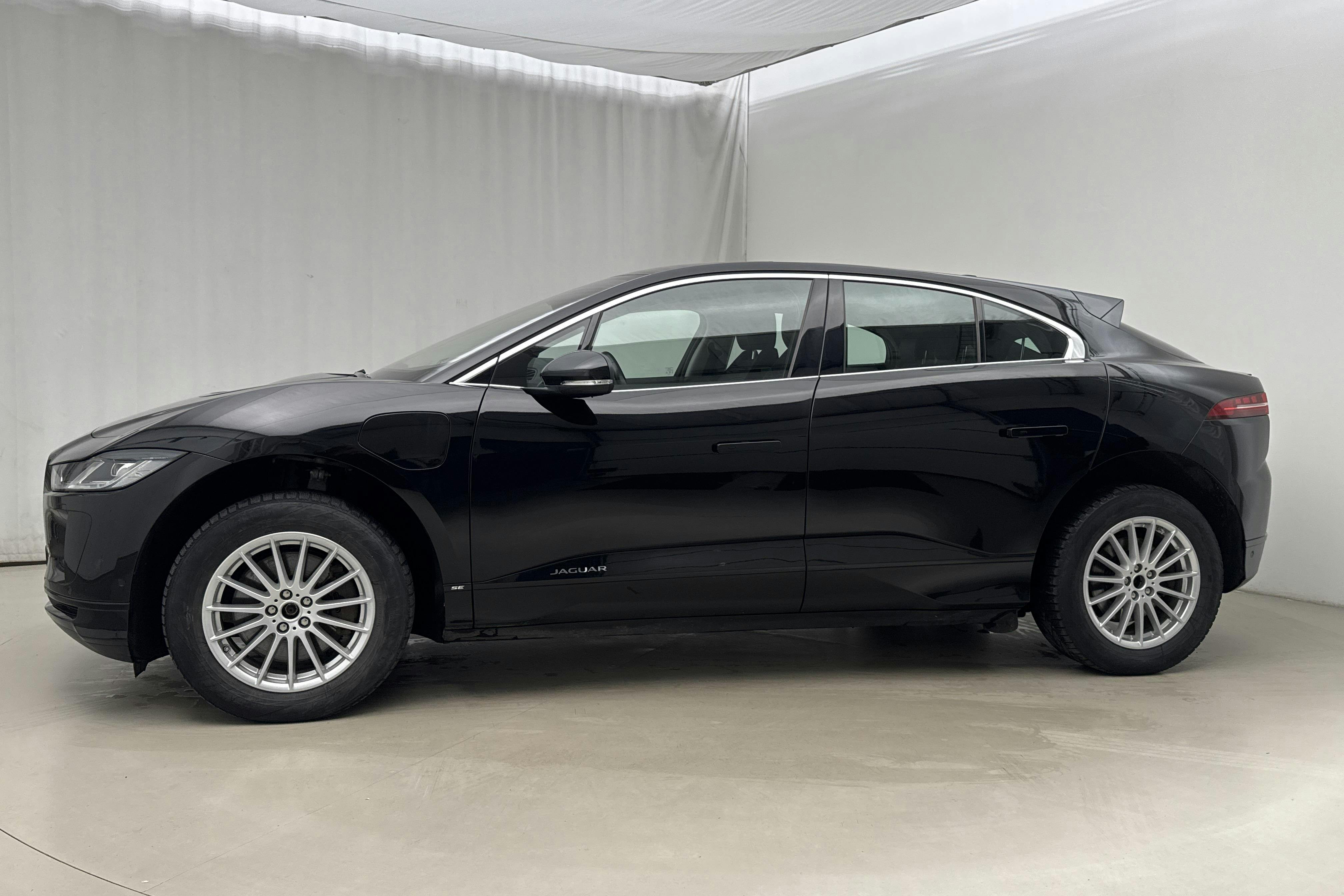 Presentationsfoto 2 av 25: Jaguar I-Pace EV400 AWD (400hk) - 6 545 mil - Automat - svart - 2019