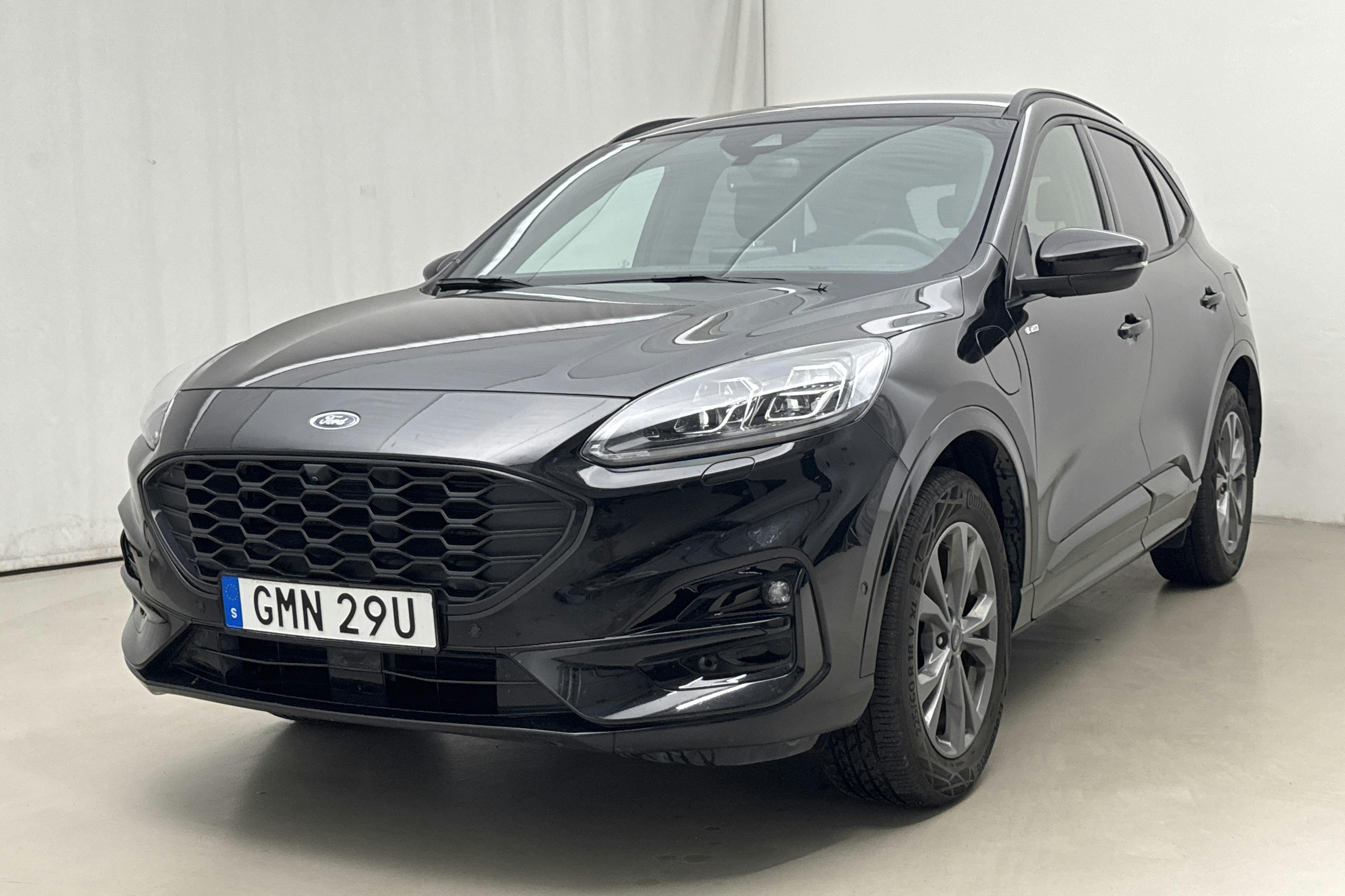 Presentationsfoto 1 av 21: Ford Kuga 2.5 PHEV (225hk) - 5 387 mil - Automat - svart - 2023