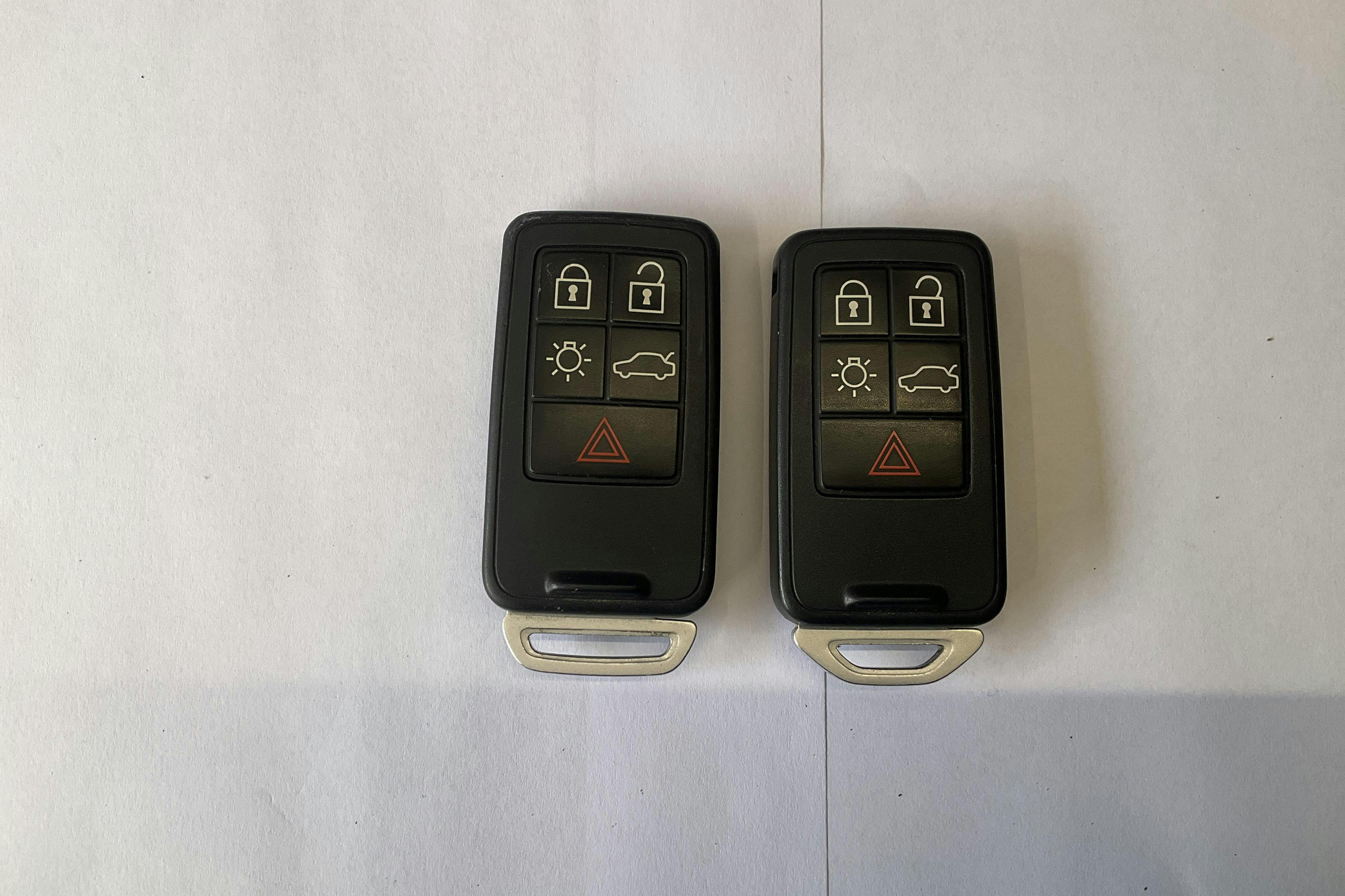 Presentationsfoto 13 av 13: Volvo V40 D4 (190hk) - 14 265 mil - Manuell - vit - 2016