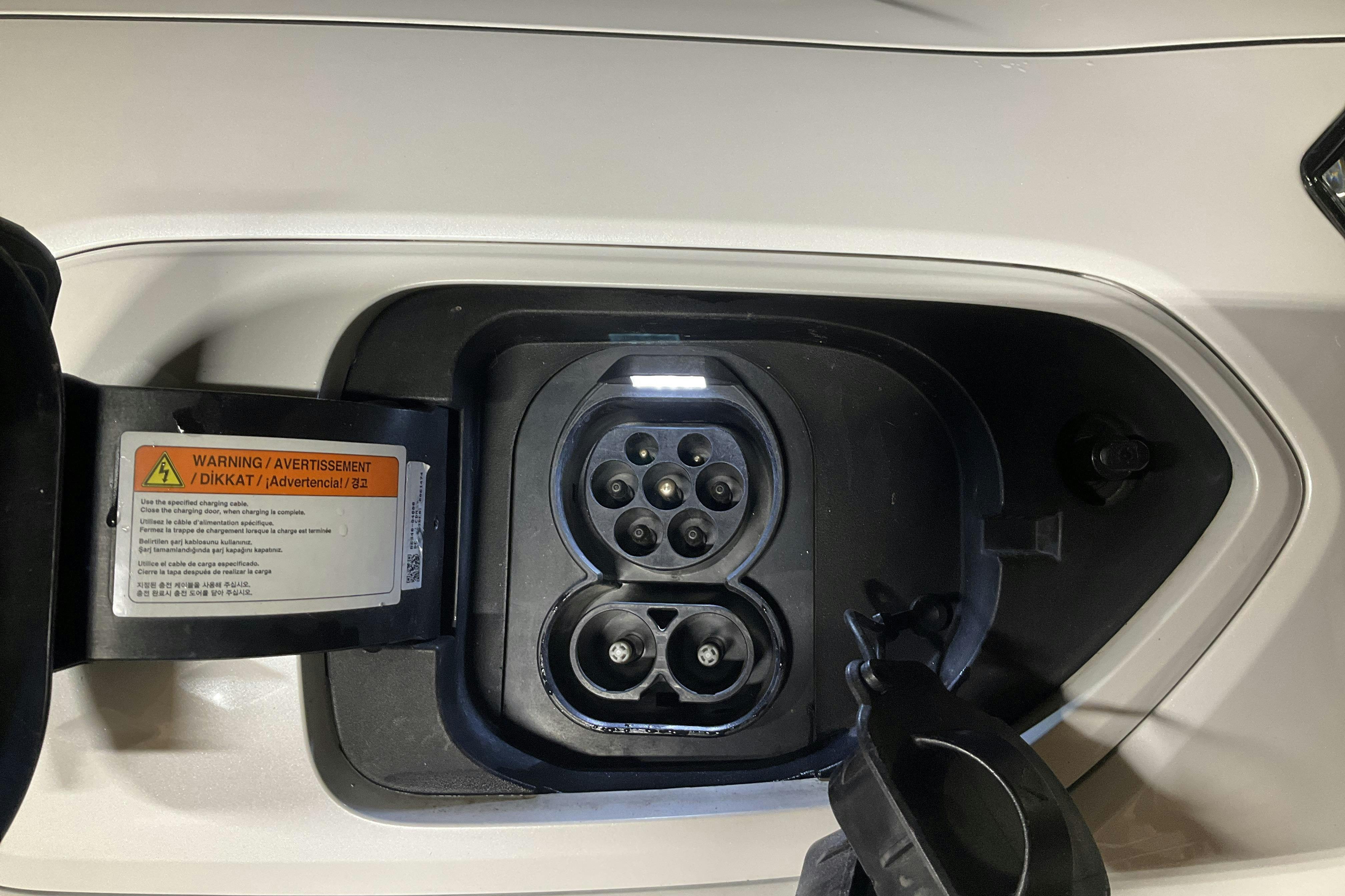 Presentation photo 15 of 15: KIA e-Niro 64kWh (204hk) - 125 750 km - Automatic - white - 2020