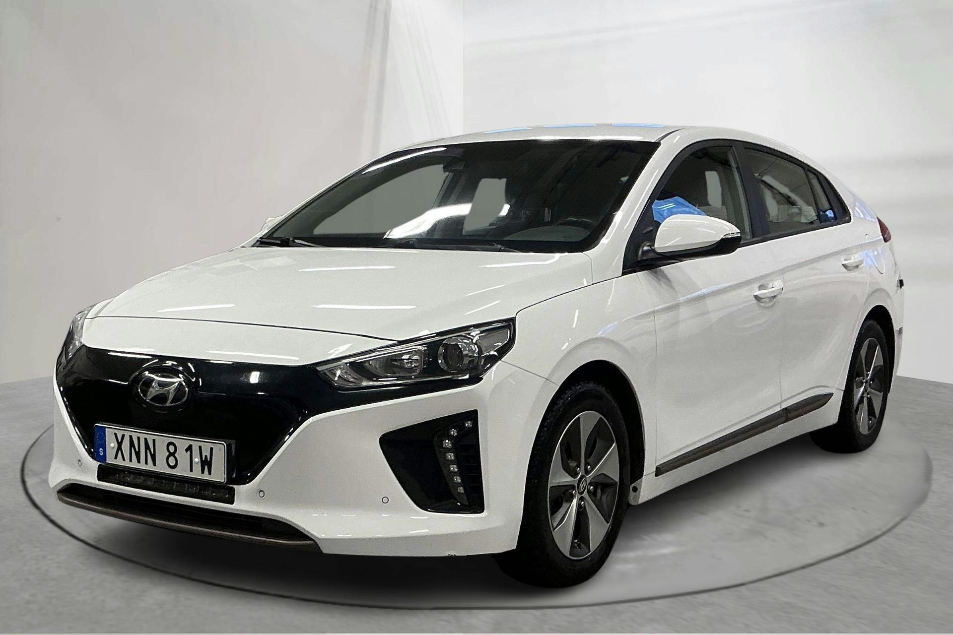 Presentationsfoto 1 av 19: Hyundai IONIQ Electric (120hk) - 12 014 mil - Automat - vit - 2019