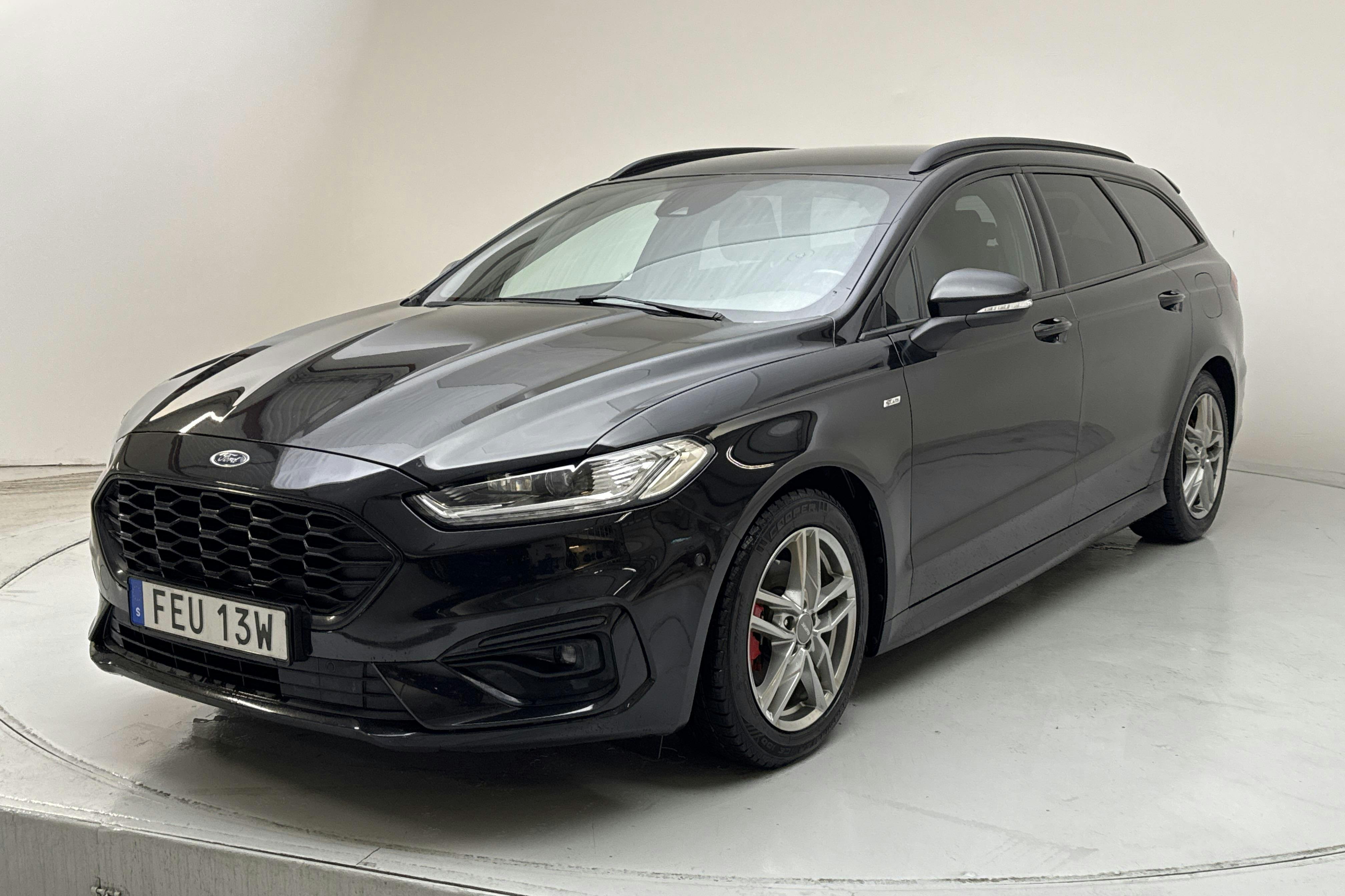 Ford Mondeo 2.0 HEV Kombi (187hk) - 7 552 mil - Automat - svart - 2022