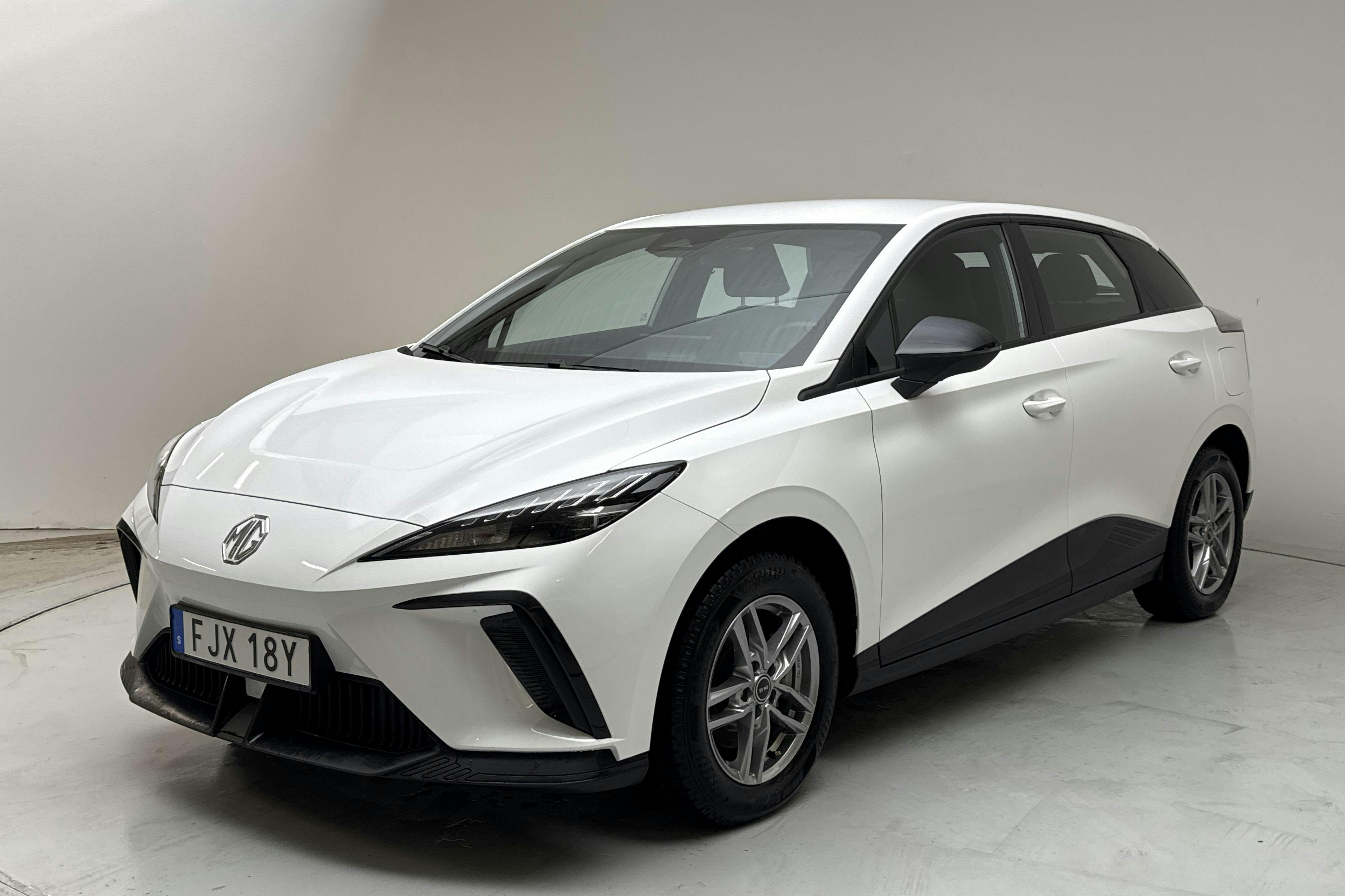 Presentationsfoto 1 av 18: MG MG4 51kWh (170hk) - 1 265 mil - Automat - vit - 2023