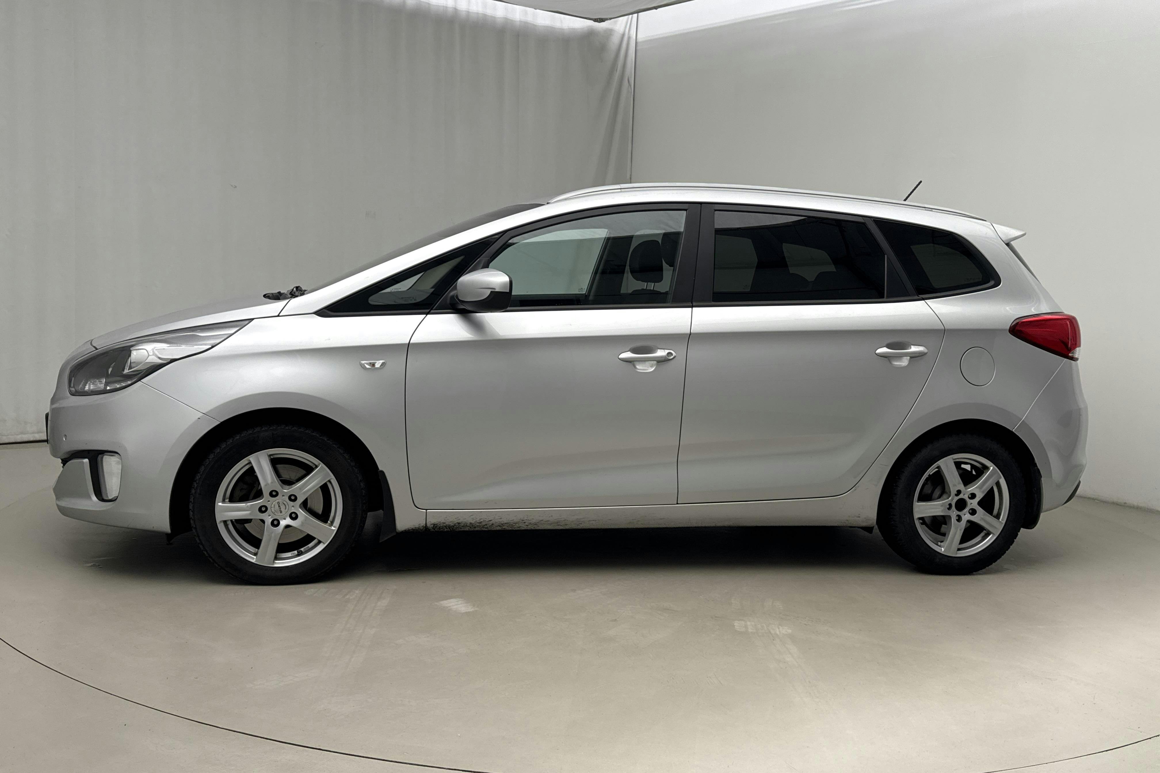 Presentationsfoto 2 av 19: KIA Carens 1.7 CRDi (115hk) - 24 468 mil - Manuell - grå - 2016