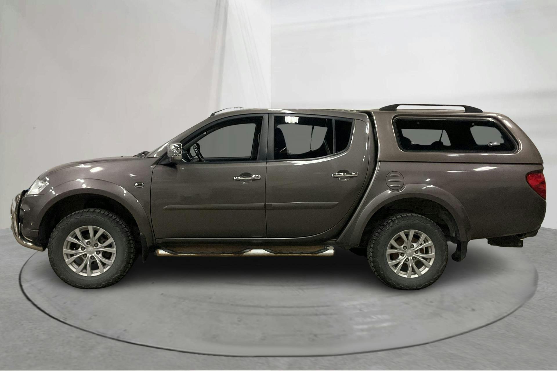 Presentationsfoto 2 av 17: Mitsubishi L200 2.5 DI-D (178hk) - 21 023 mil - Automat - brun - 2015