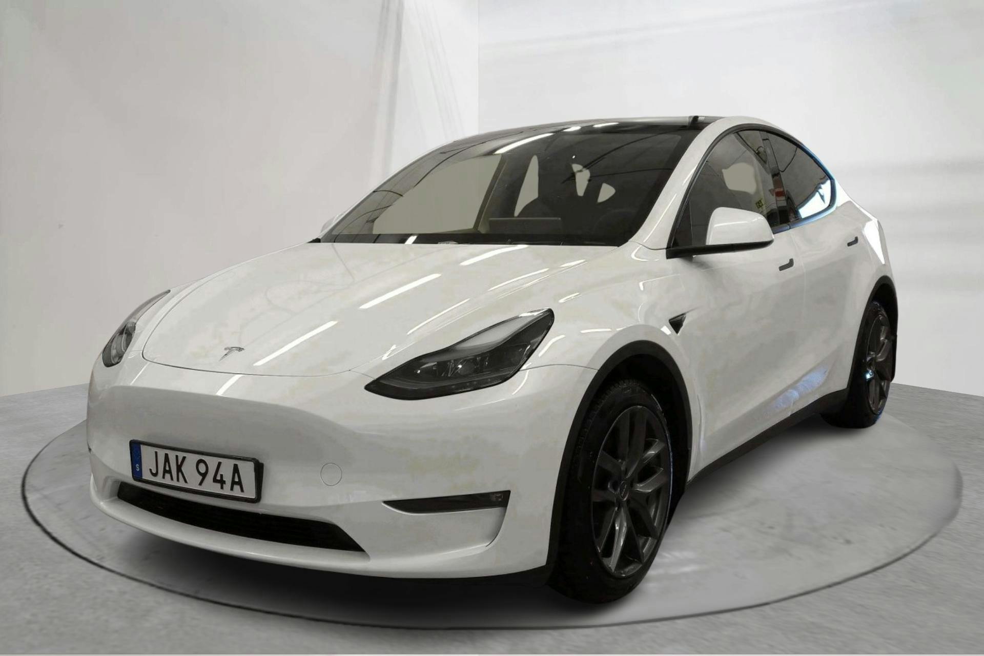 Presentationsfoto 1 av 17: Tesla Model Y Long Range Dual Motor AWD - 11 848 mil - Automat - vit - 2023