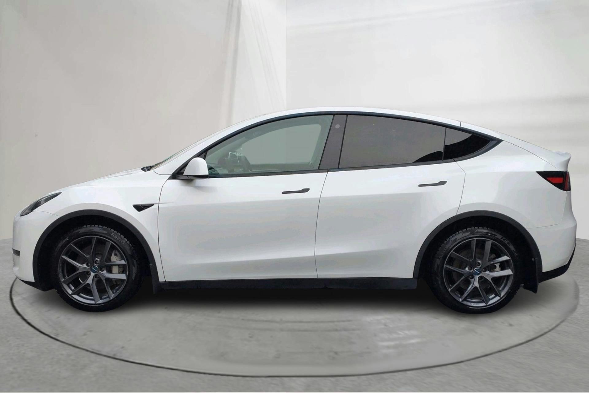 Presentationsfoto 2 av 17: Tesla Model Y Long Range Dual Motor AWD - 11 848 mil - Automat - vit - 2023