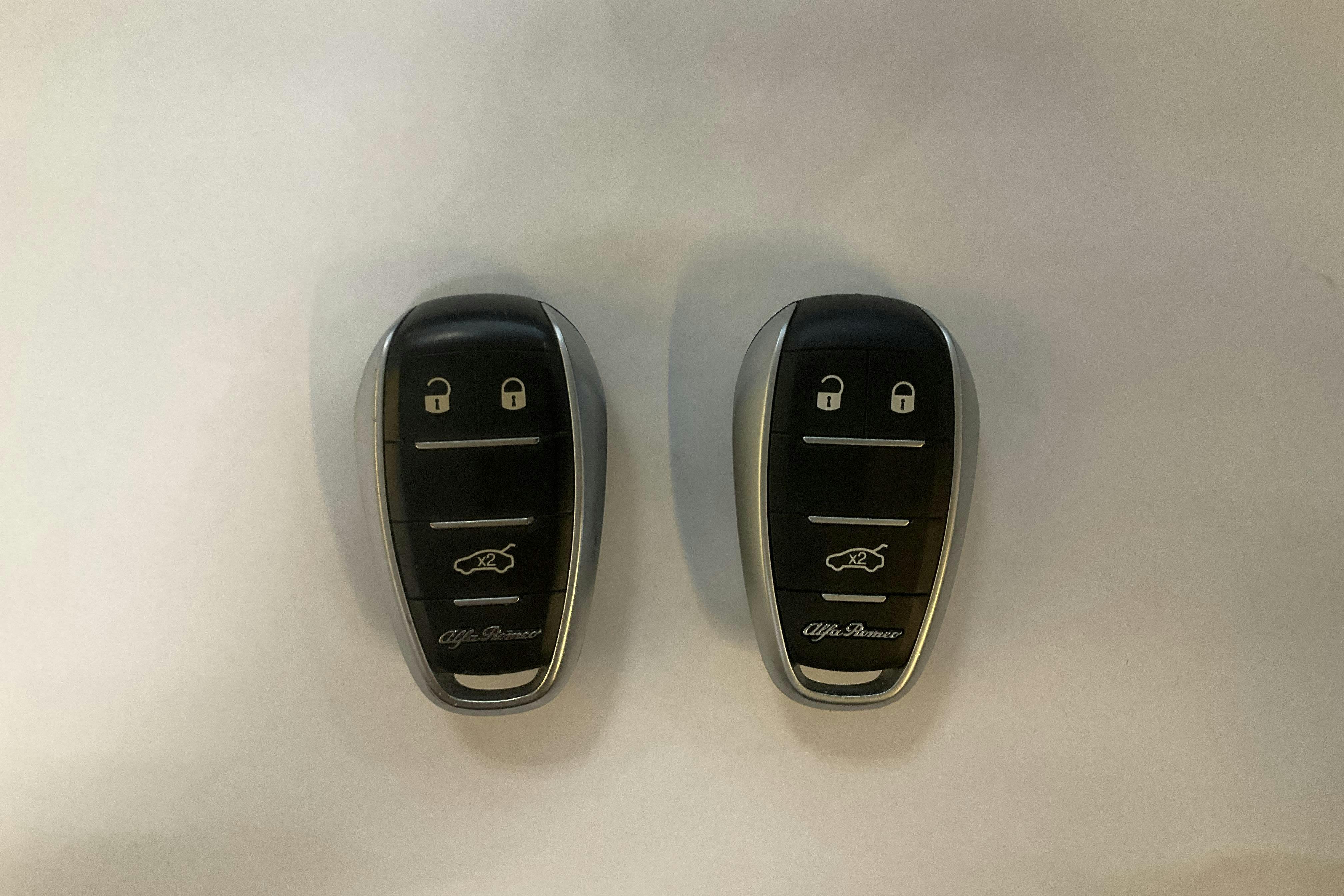 Esitlusfoto 16 aadressil 16: Alfa Romeo Stelvio 2.2 D AWD (210hk) - 152 540 km - Automaatne - hall - 2017