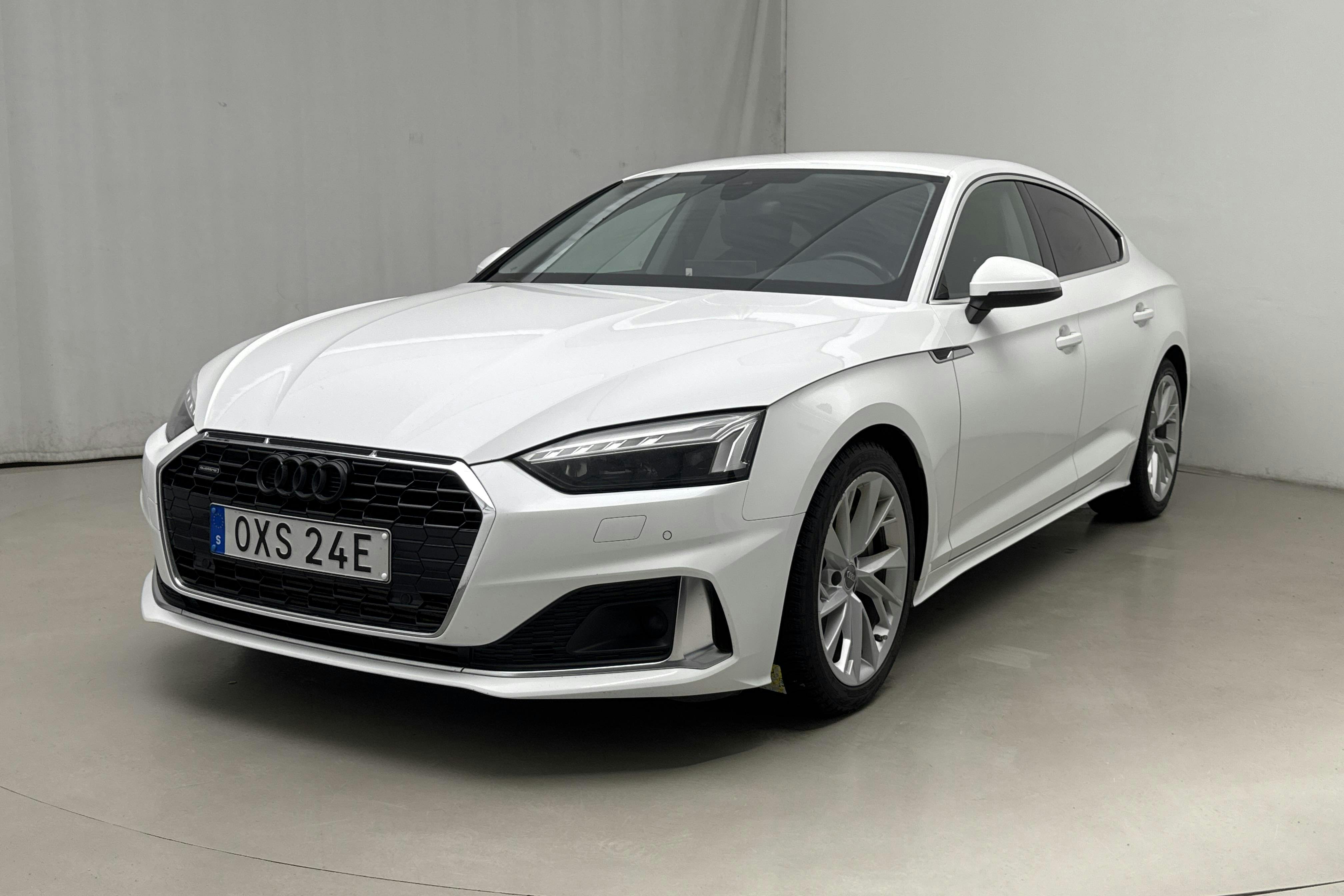 Presentationsfoto 1 av 21: Audi A5 Sportback 45 TFSI quattro (245hk) - 22 371 mil - Automat - vit - 2020