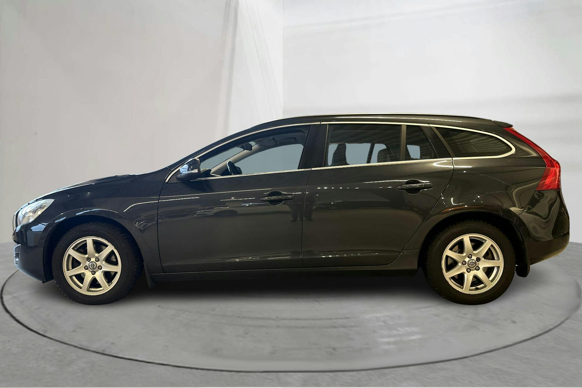 Presentationsfoto 2 av 14: Volvo V60 D3 (163hk) - 12 949 mil - Manuell - grå - 2012