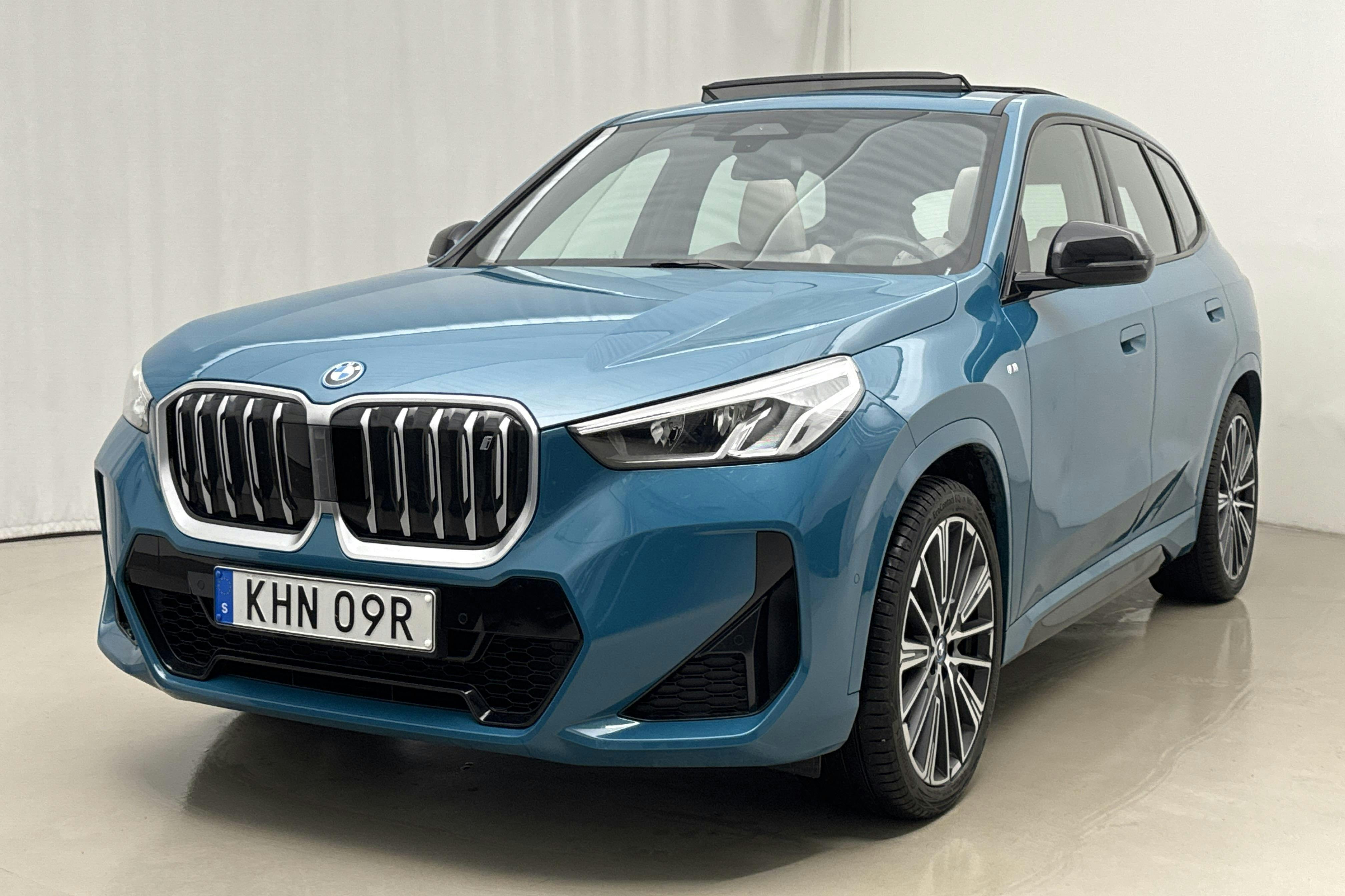 BMW iX1 xDrive30 U11 (272hk) - 42 350 km - Automatyczna - niebieski - 2023