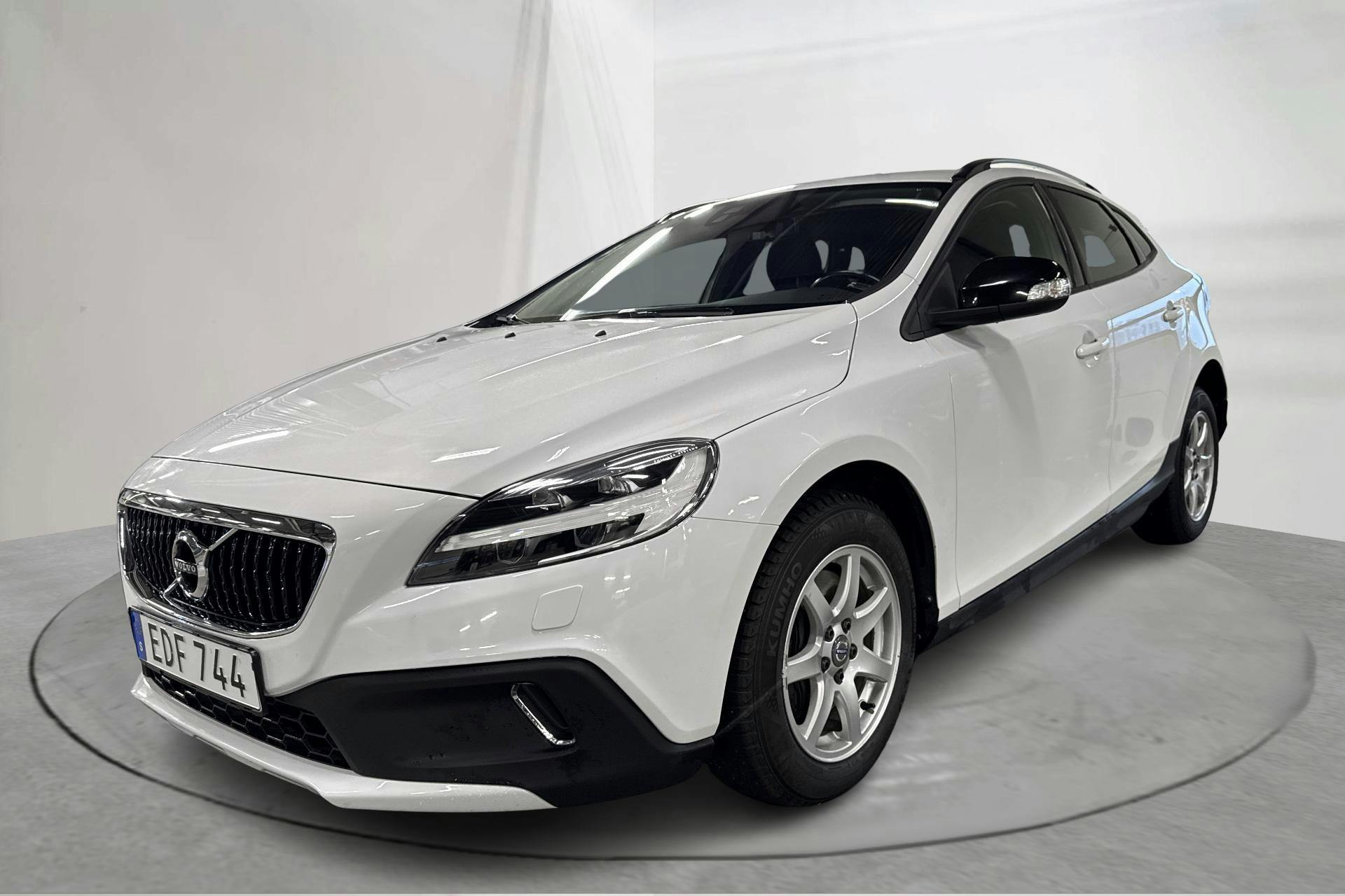 Presentationsfoto 1 av 16: Volvo V40 Cross Country T3 (152hk) - 6 916 mil - Automat - vit - 2019