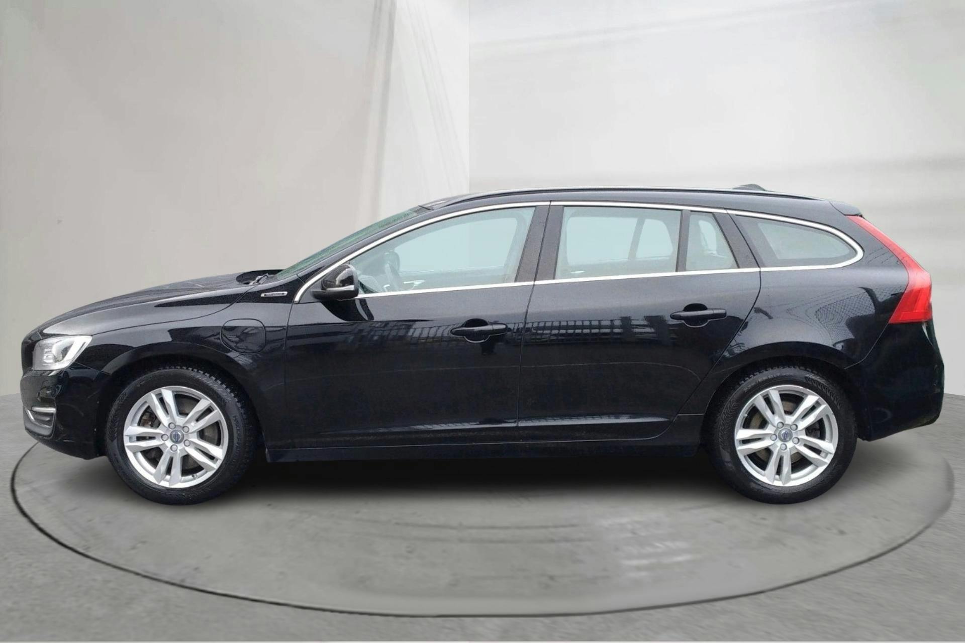Presentationsfoto 2 av 14: Volvo V60 D5 AWD Twin Engine (163hk) - 16 690 mil - Automat - svart - 2018
