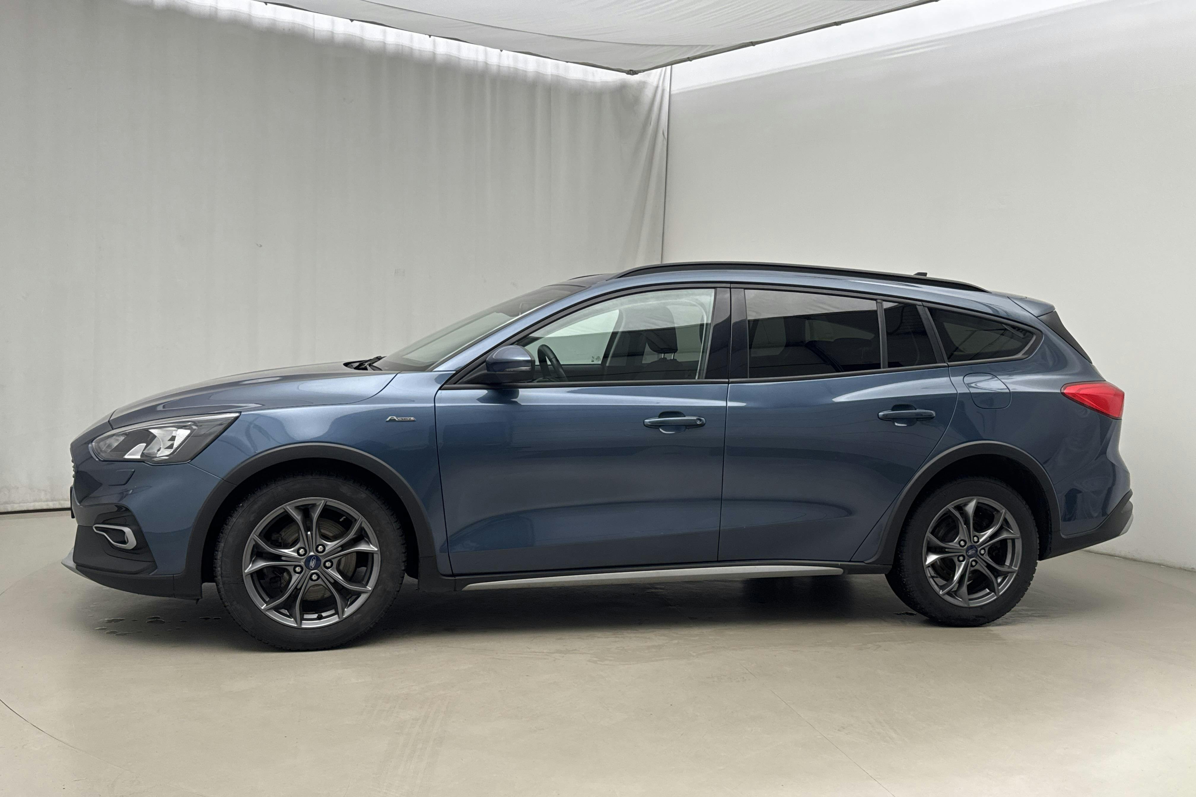 Presentationsfoto 2 av 19: Ford Focus Active 1.0T EcoBoost MHEV Kombi (125hk) - 12 669 mil - Manuell - blå - 2021