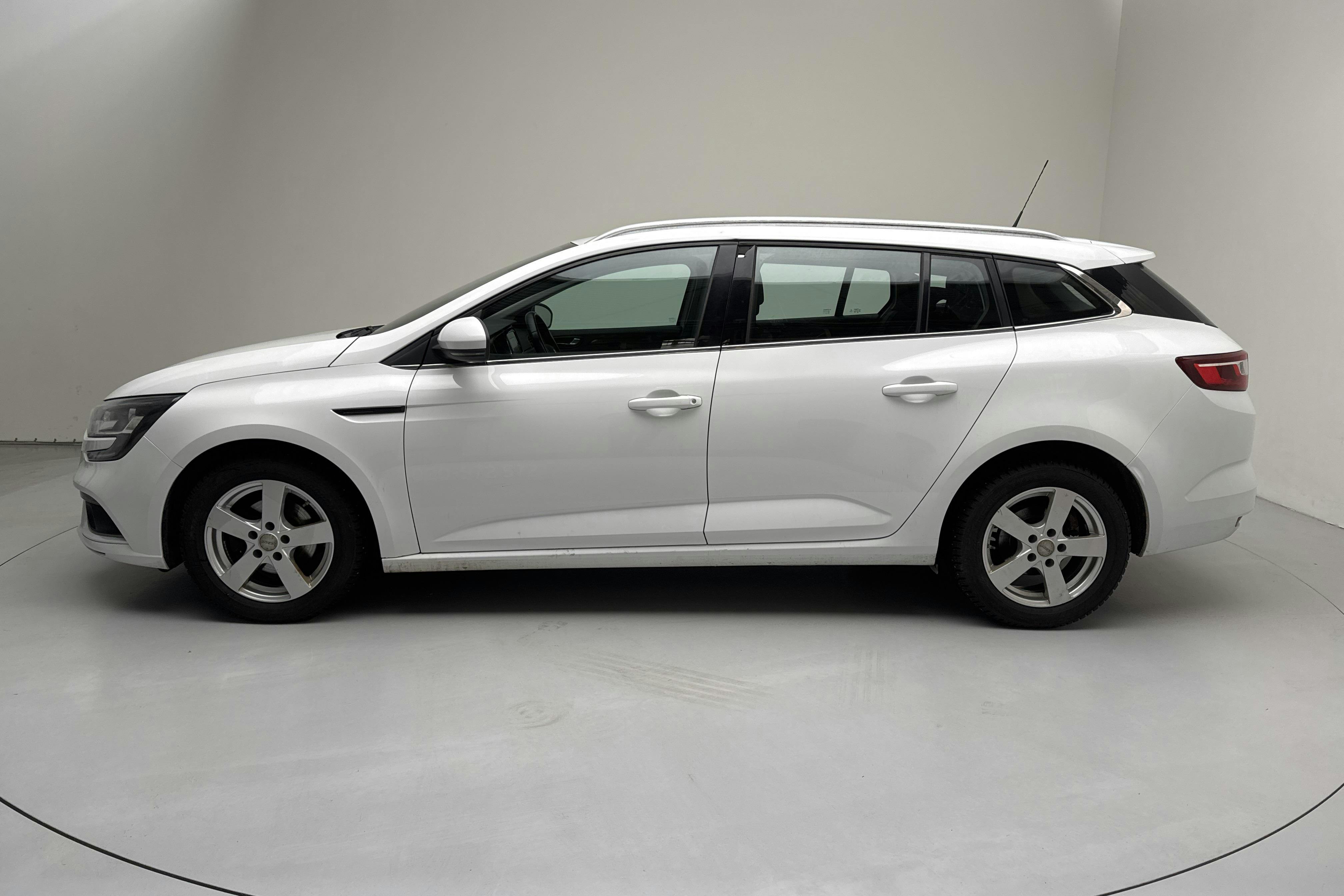 Presentationsfoto 2 av 13: Renault Mégane 1.5 dCi Sport Tourer (110hk) - 9 901 mil - Manuell - vit - 2017