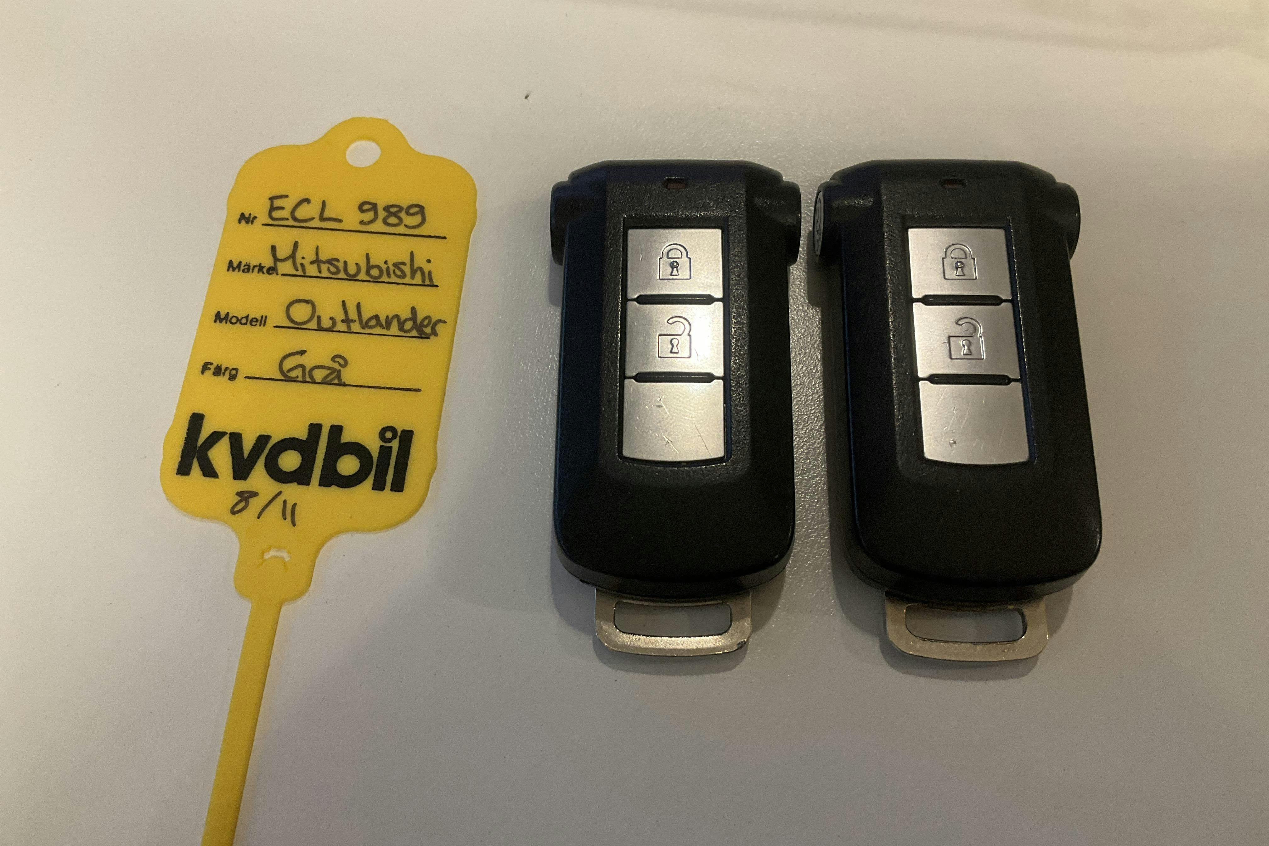 Presentation photo 20 of 20: Mitsubishi Outlander 2.0 Plug-in Hybrid 4WD (121hk) - 127 700 km - Automatic - gray - 2017