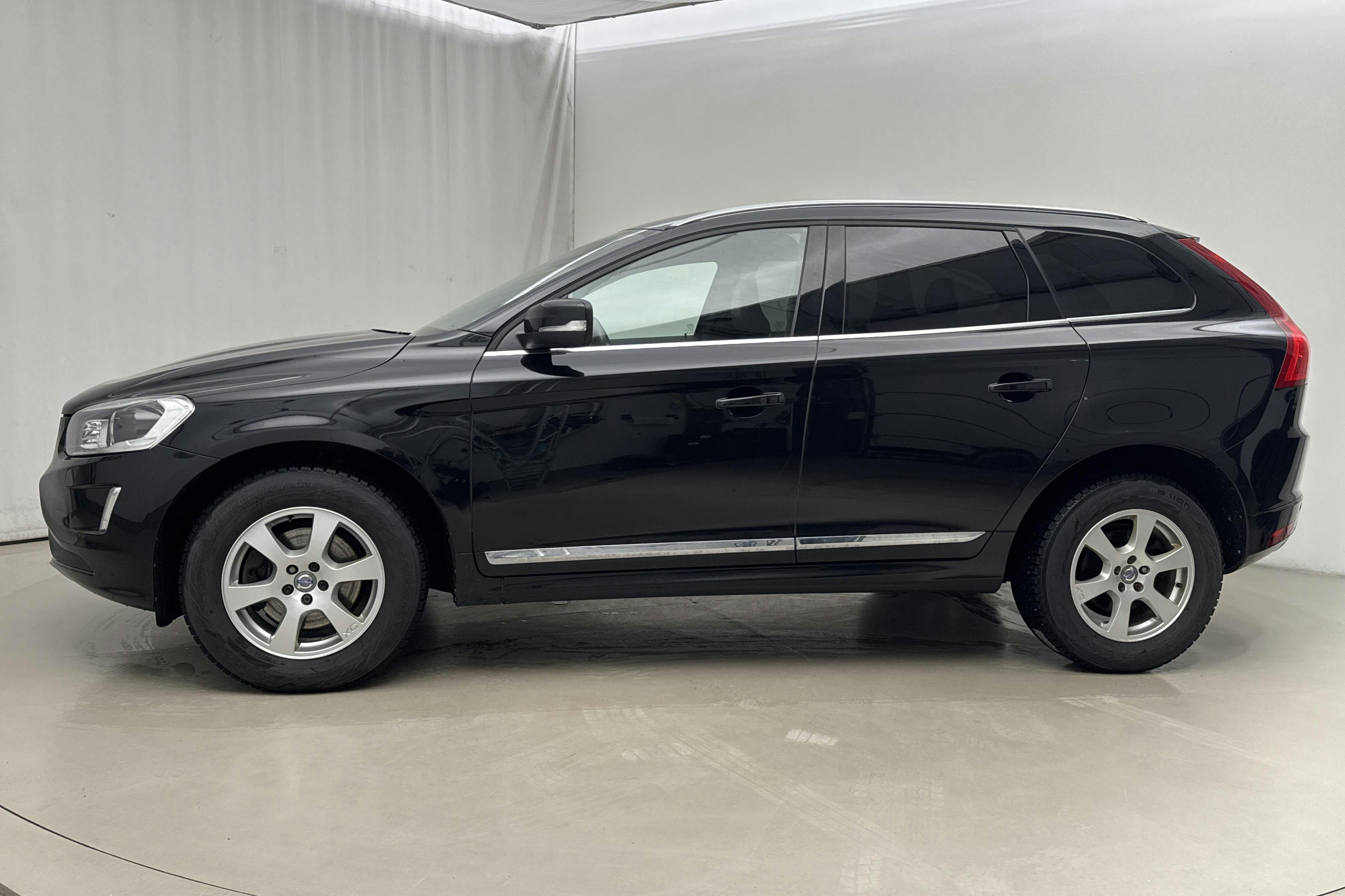 Presentationsfoto 2 av 17: Volvo XC60 D4 AWD (190hk) - 11 928 mil - Automat - svart - 2017